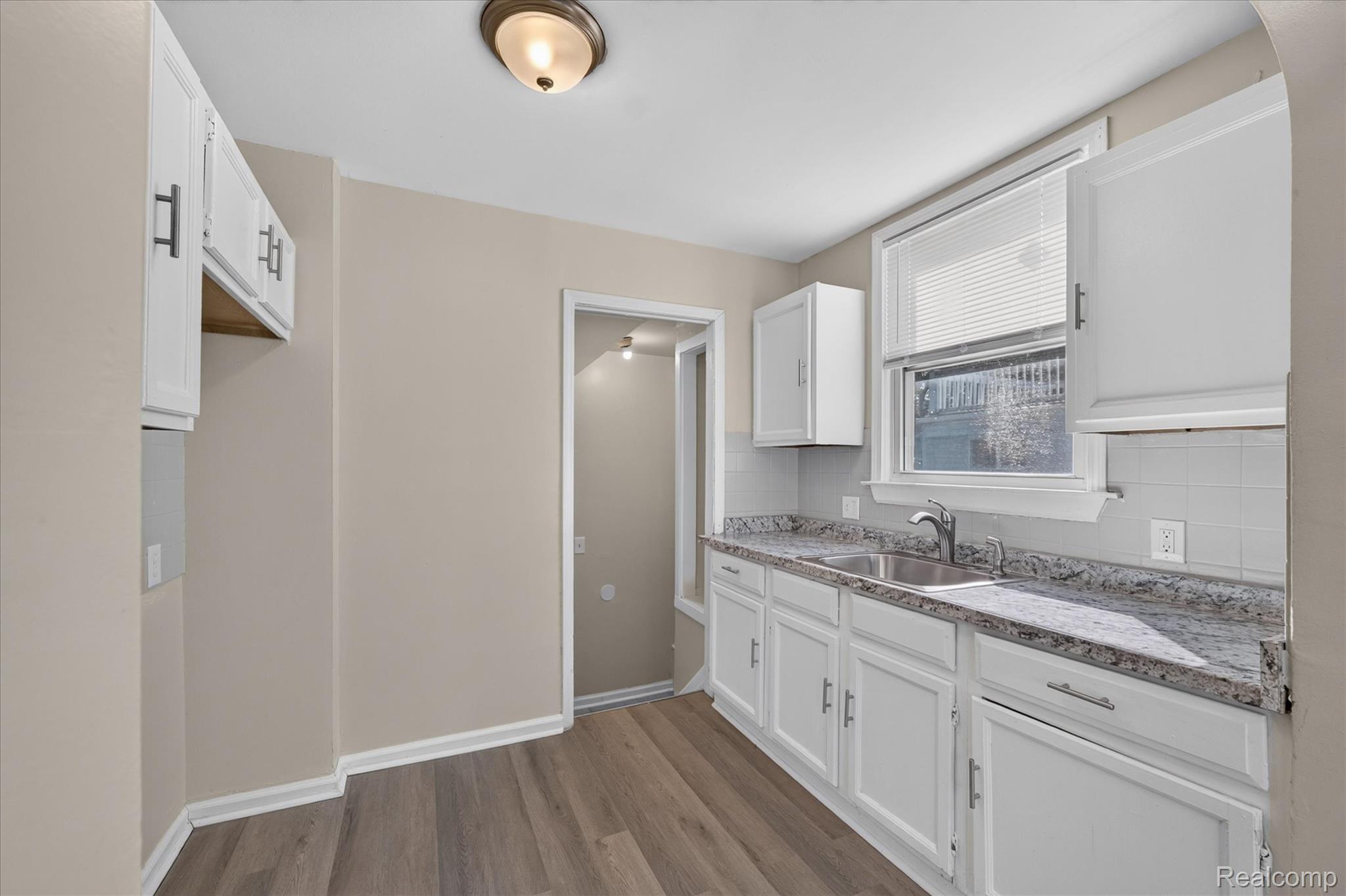 5260 University Place Property Photo 2