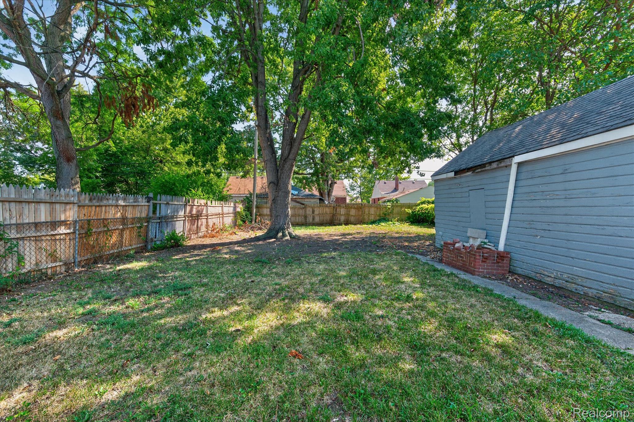 5260 University Place Property Photo 10