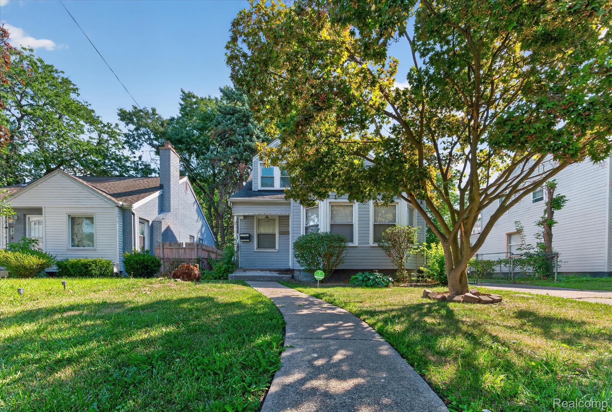 5260 University Place Property Photo 11