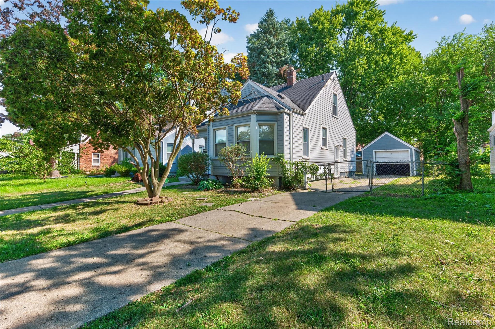 5260 University Place Property Photo 12
