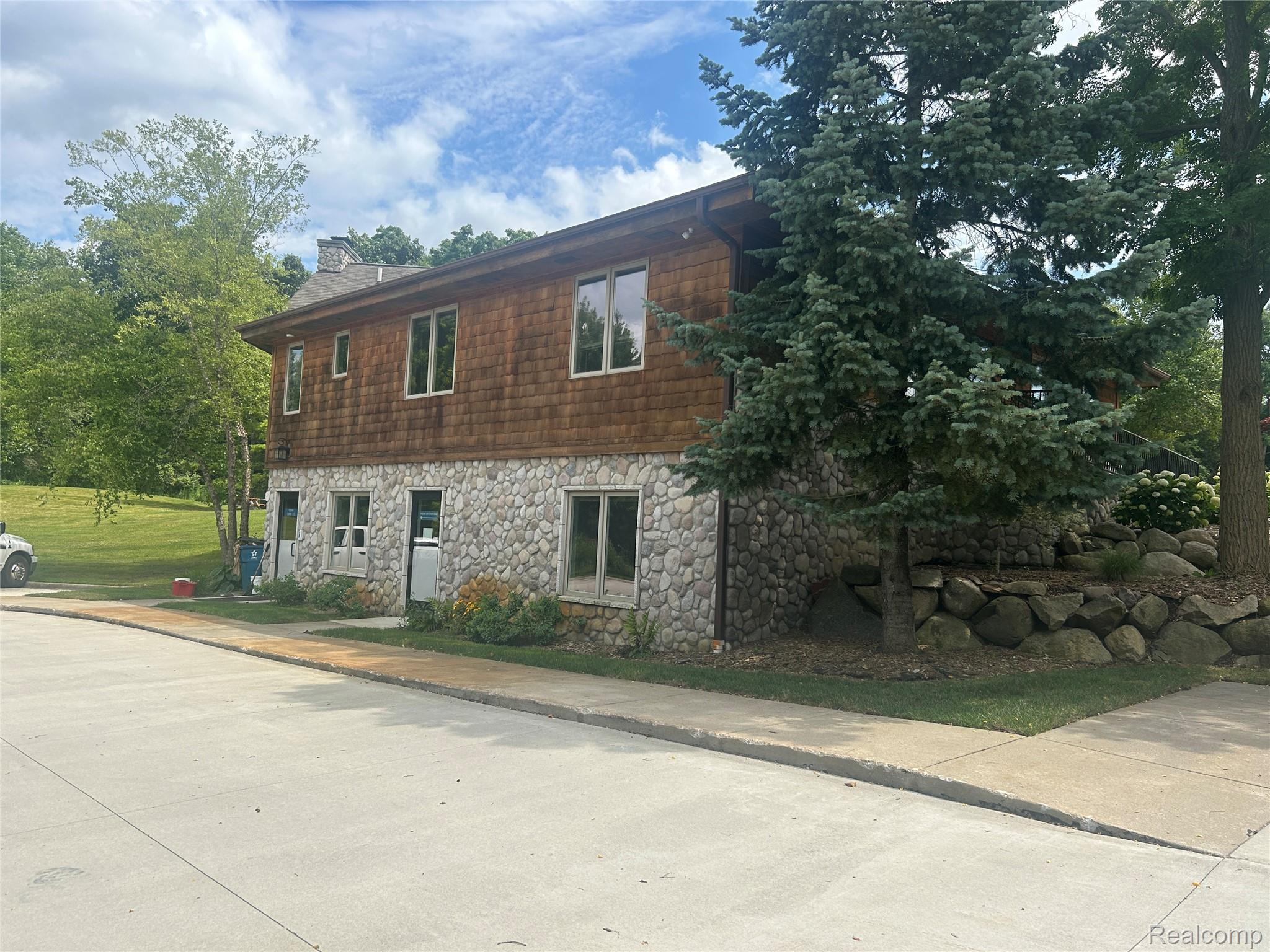 15045 Dixie Highway Property Photo 1