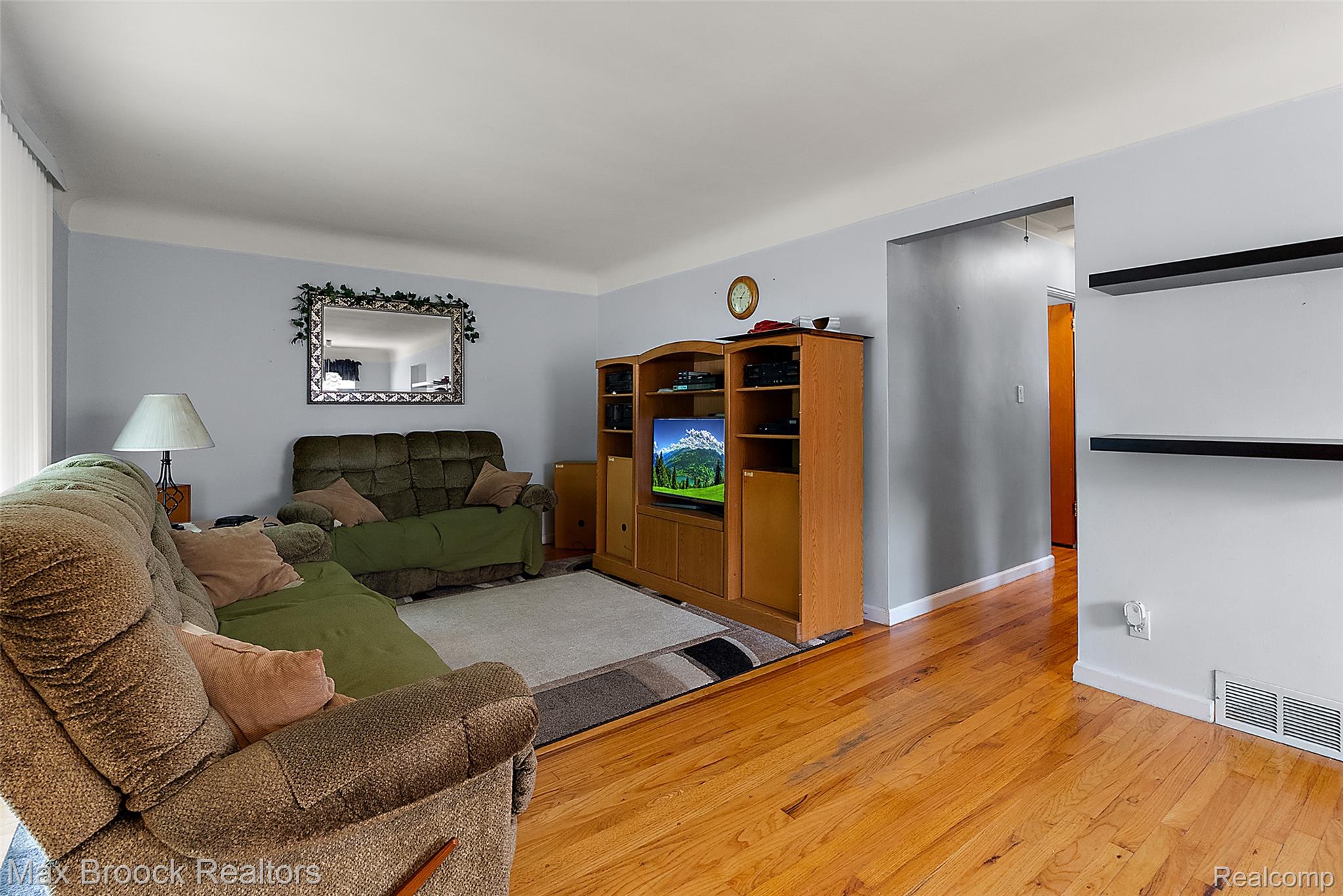 15812 Hanover Avenue Property Photo 2
