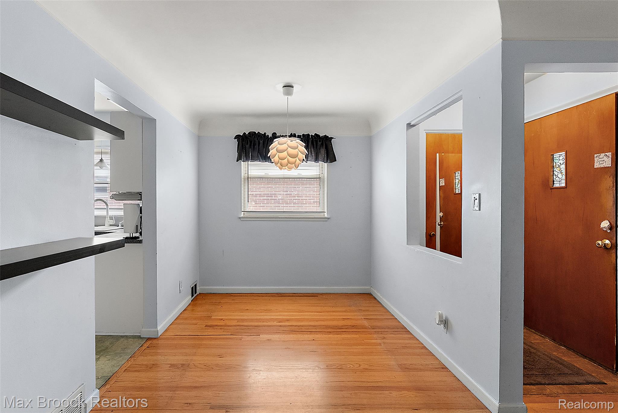 15812 Hanover Avenue Property Photo 5