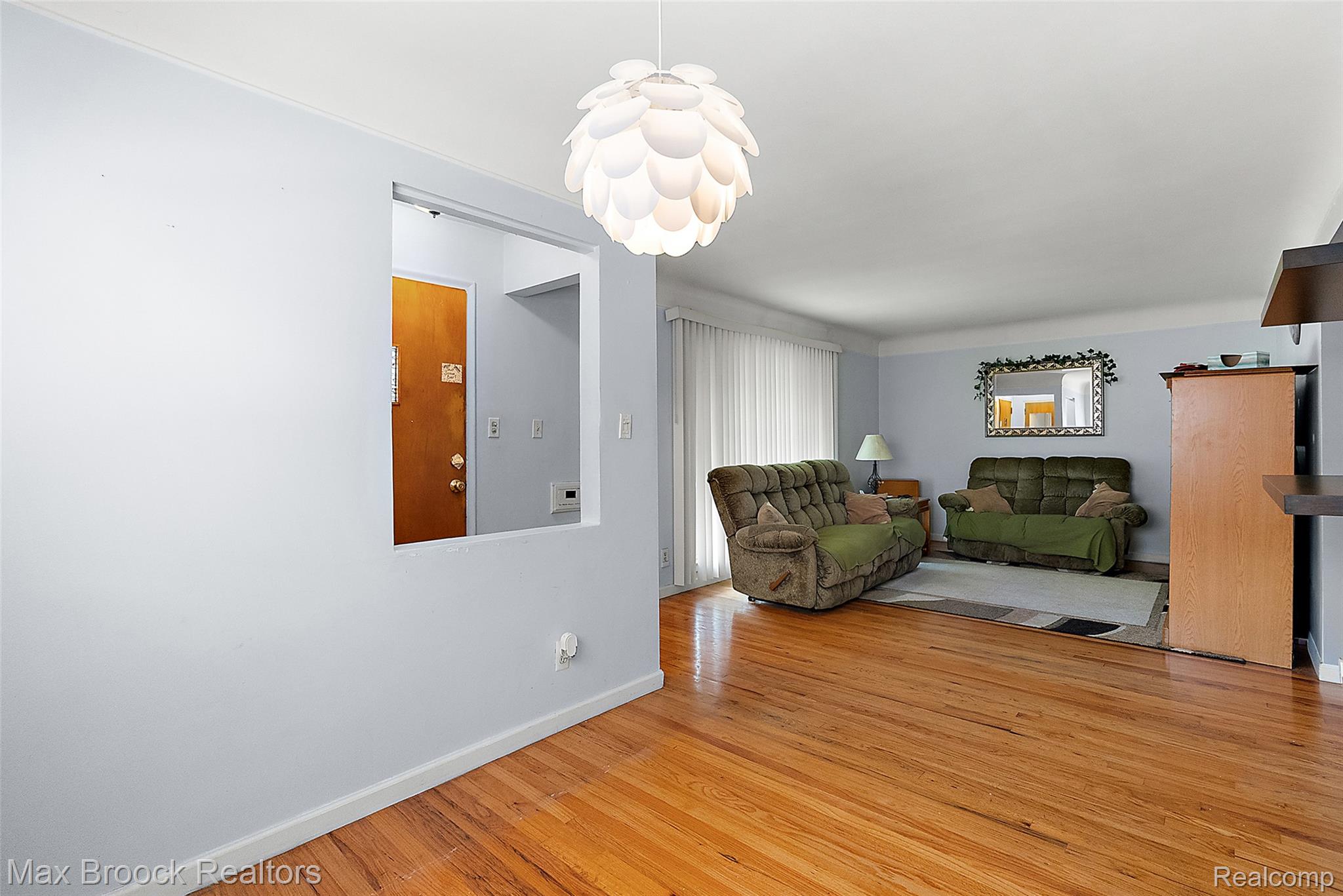 15812 Hanover Avenue Property Photo 6