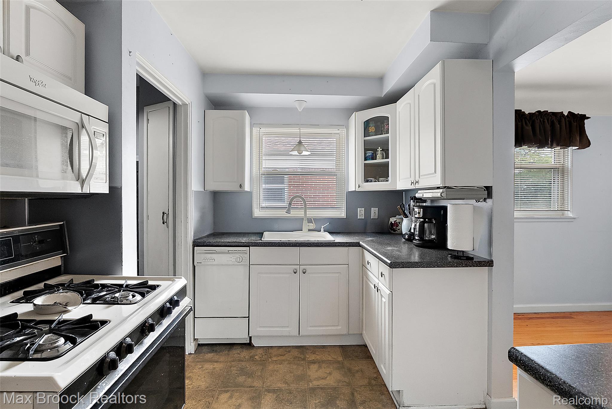 15812 Hanover Avenue Property Photo 8