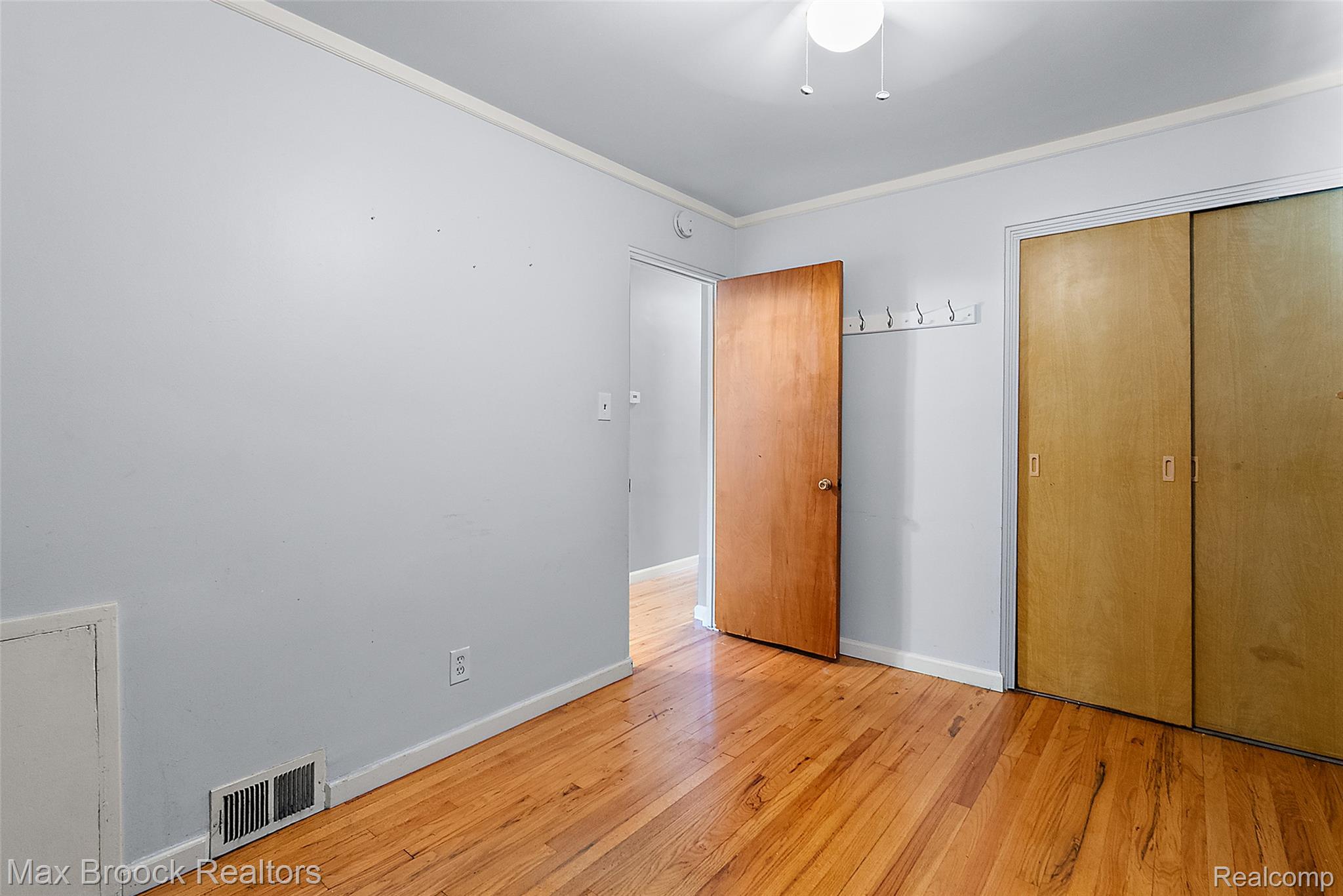 15812 Hanover Avenue Property Photo 14