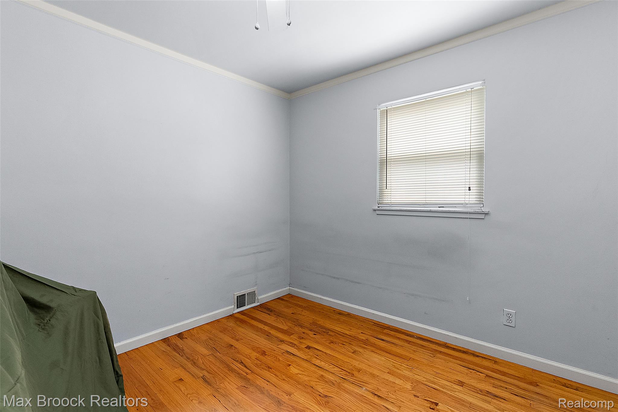 15812 Hanover Avenue Property Photo 15