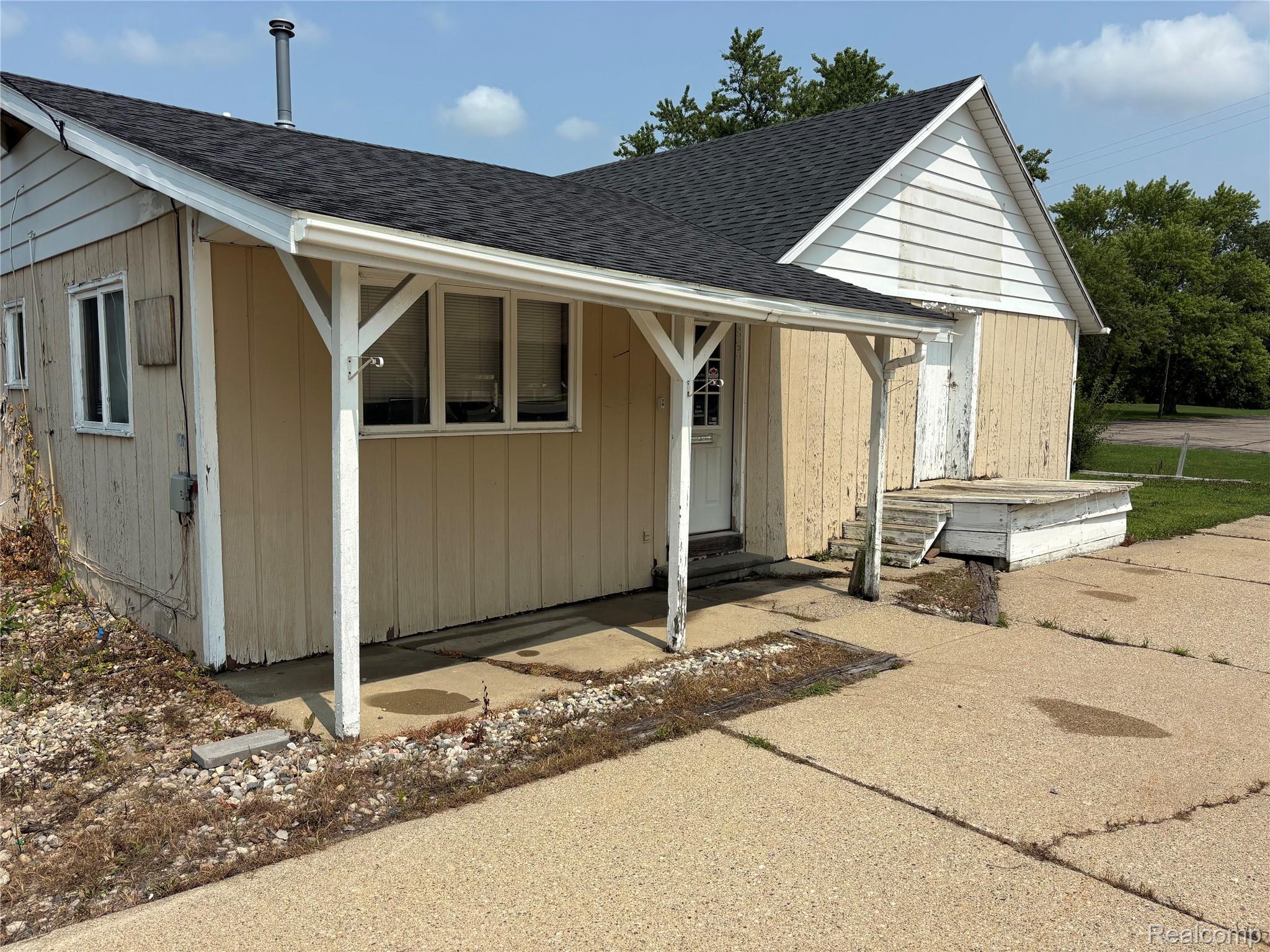 328 E Main Street Property Photo 1
