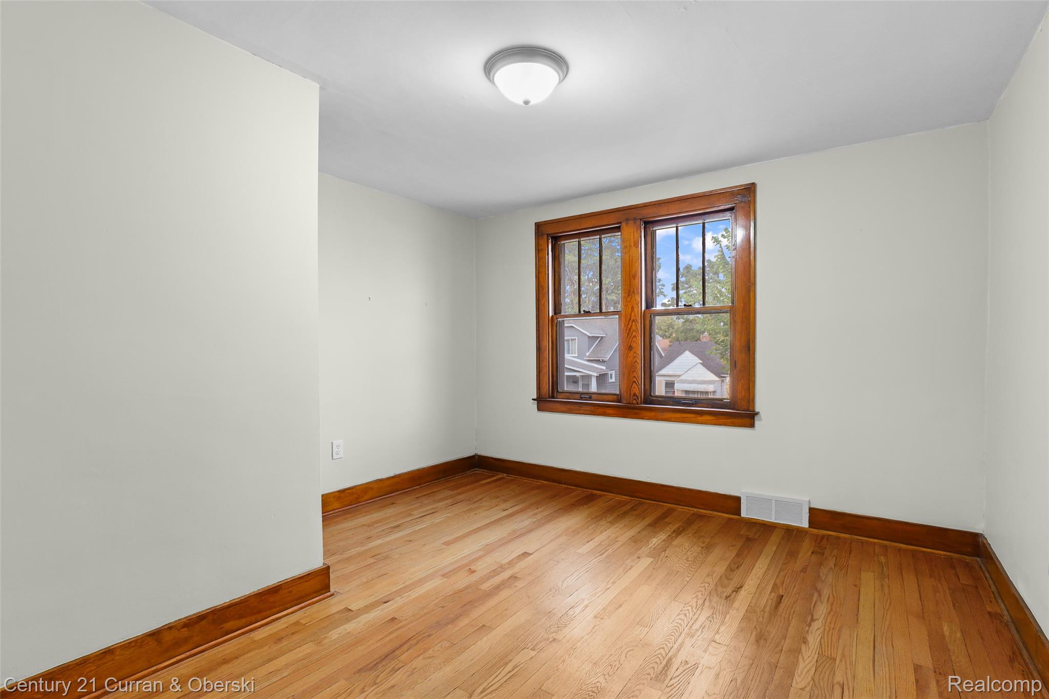 6401 Payne Avenue Property Photo 7