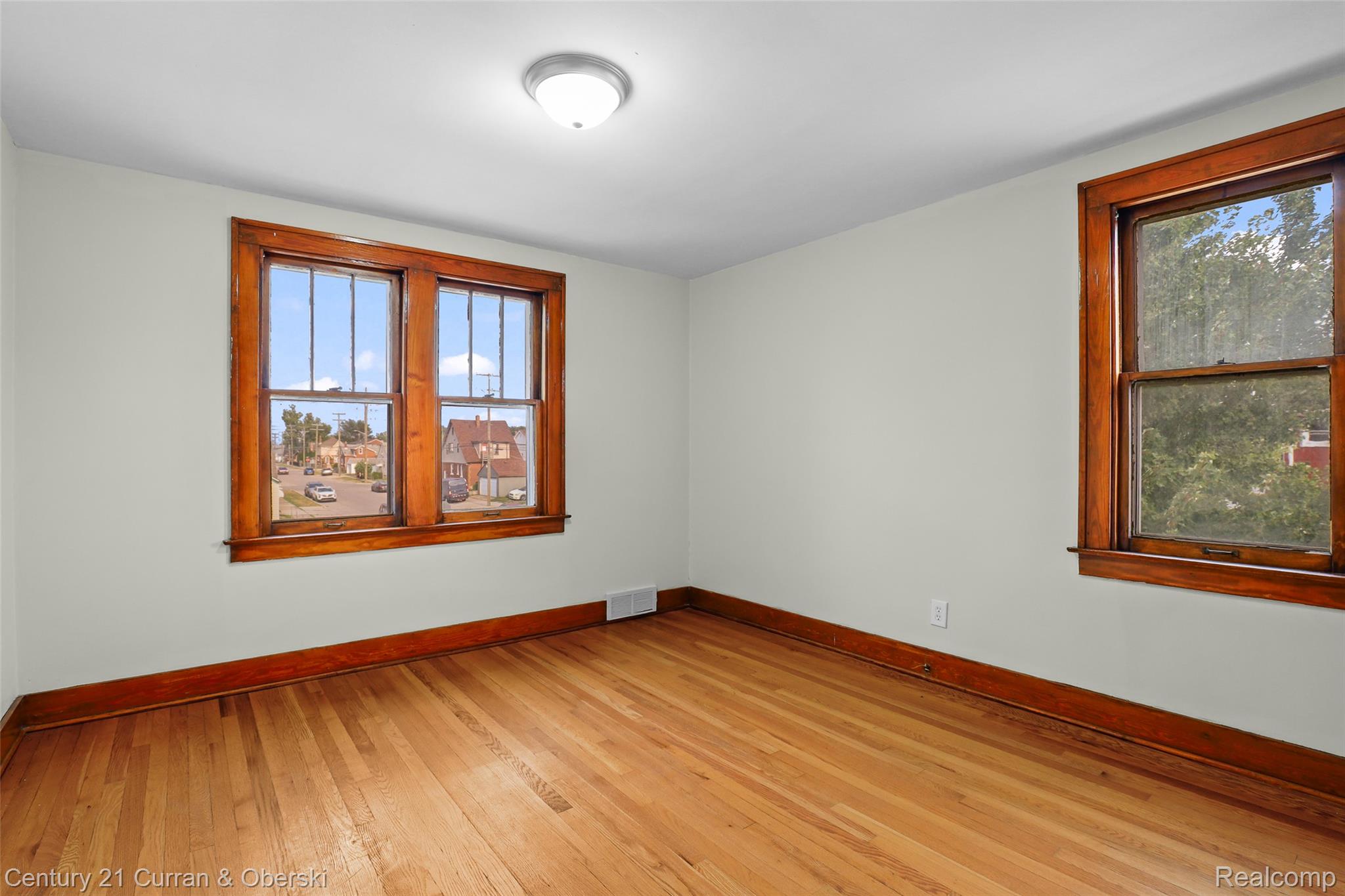 6401 Payne Avenue Property Photo 11