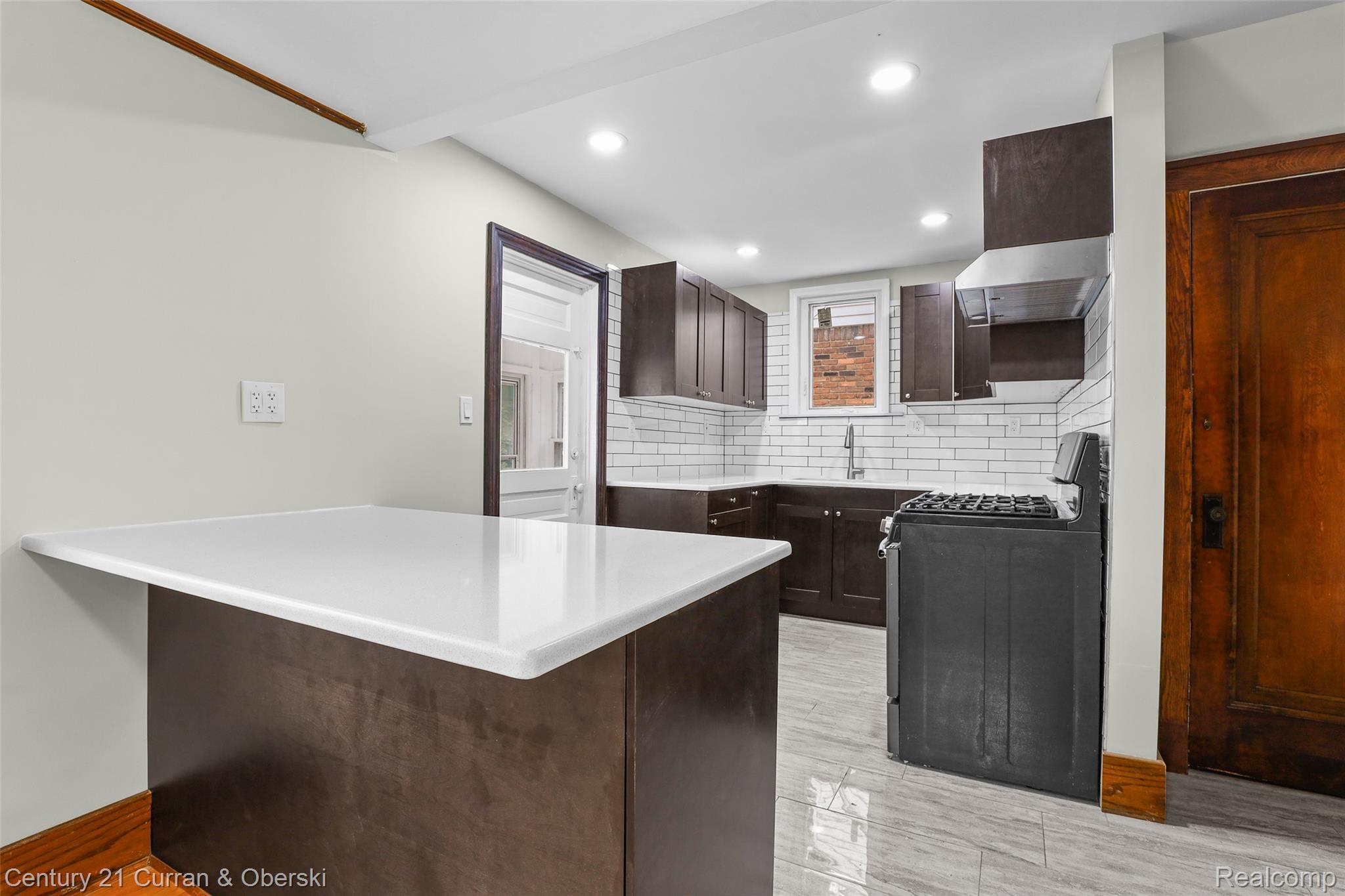 6401 Payne Avenue Property Photo 14