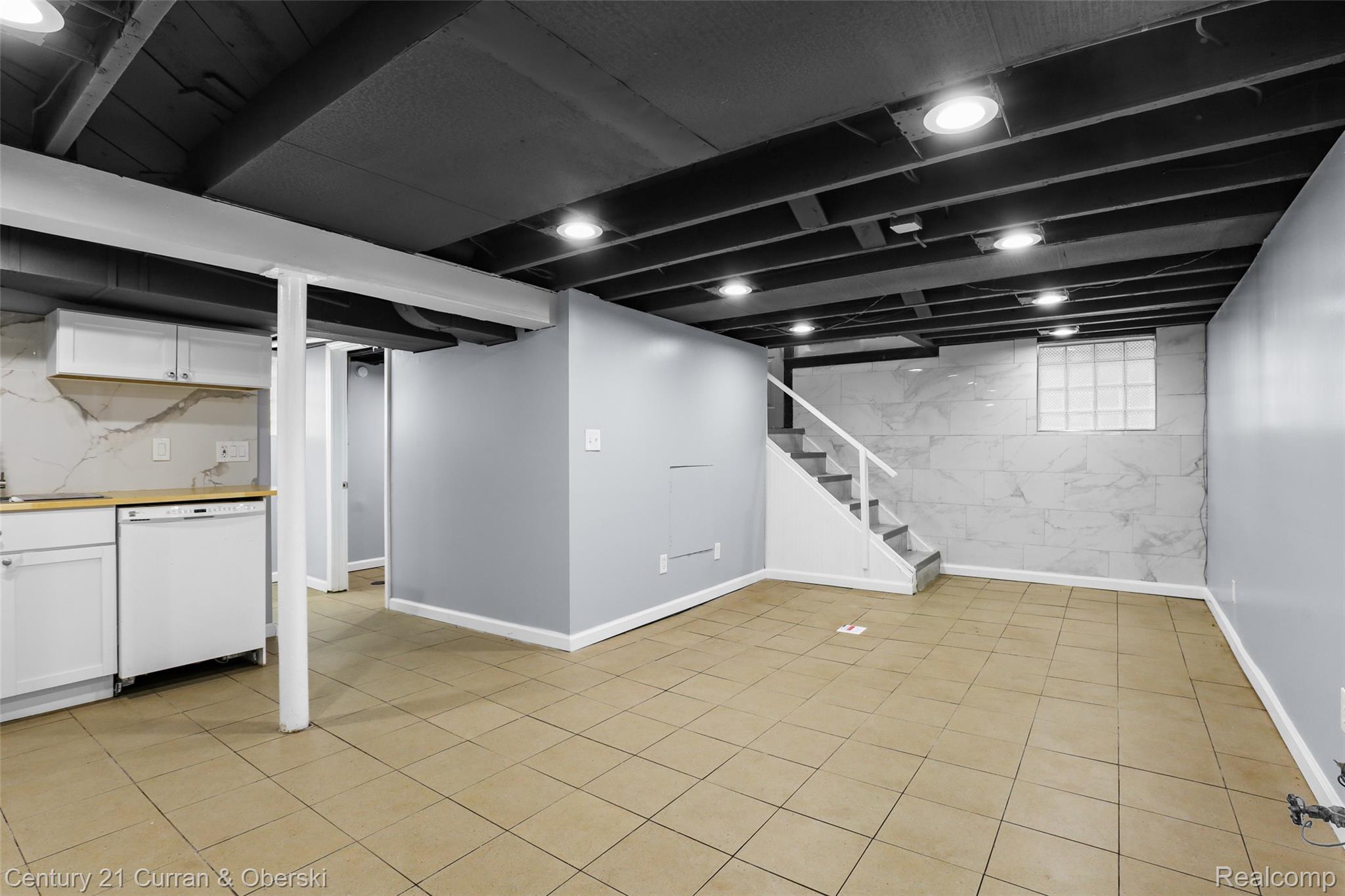 6401 Payne Avenue Property Photo 16