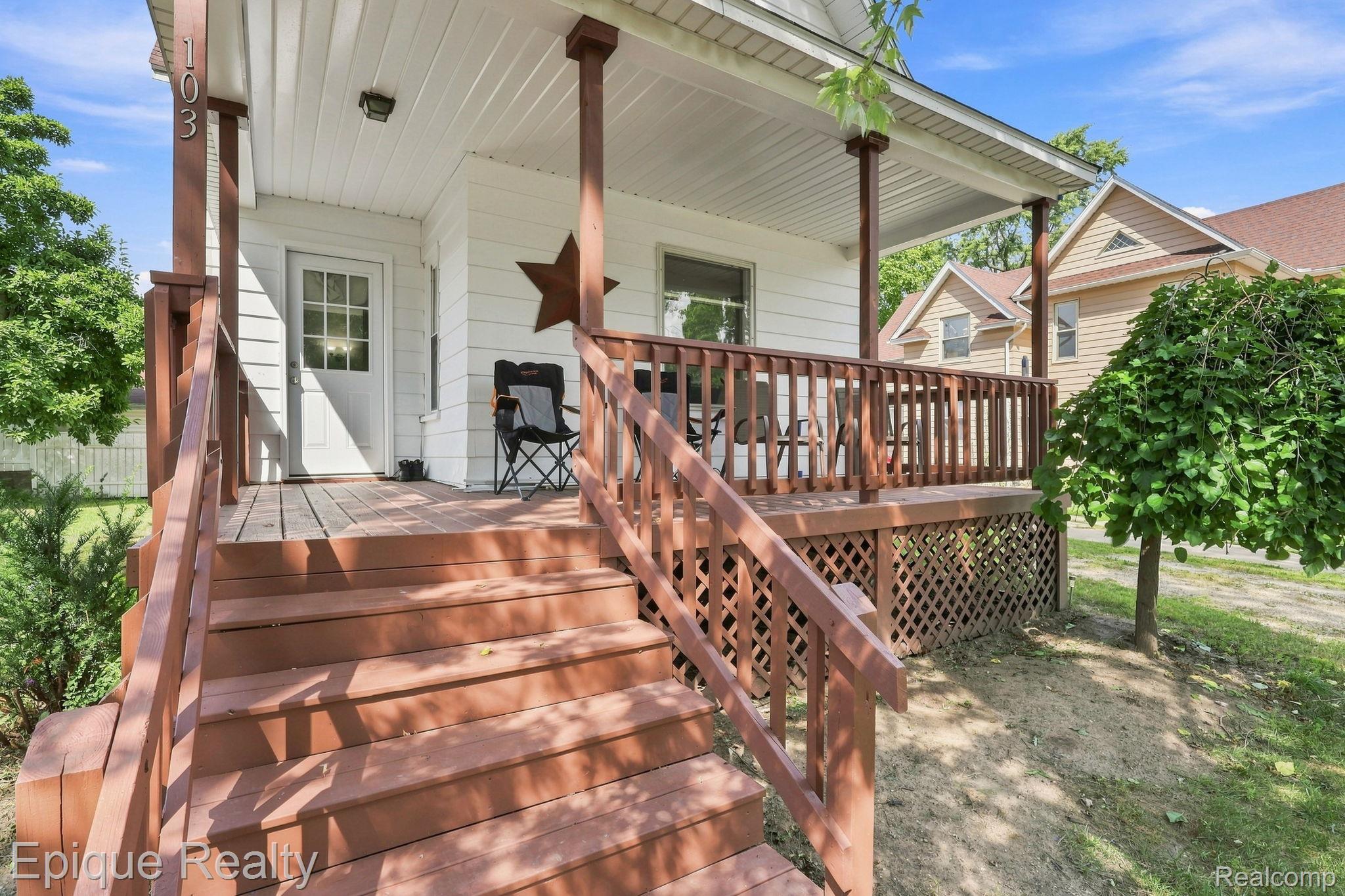 103 N Neeper Street Property Photo 3