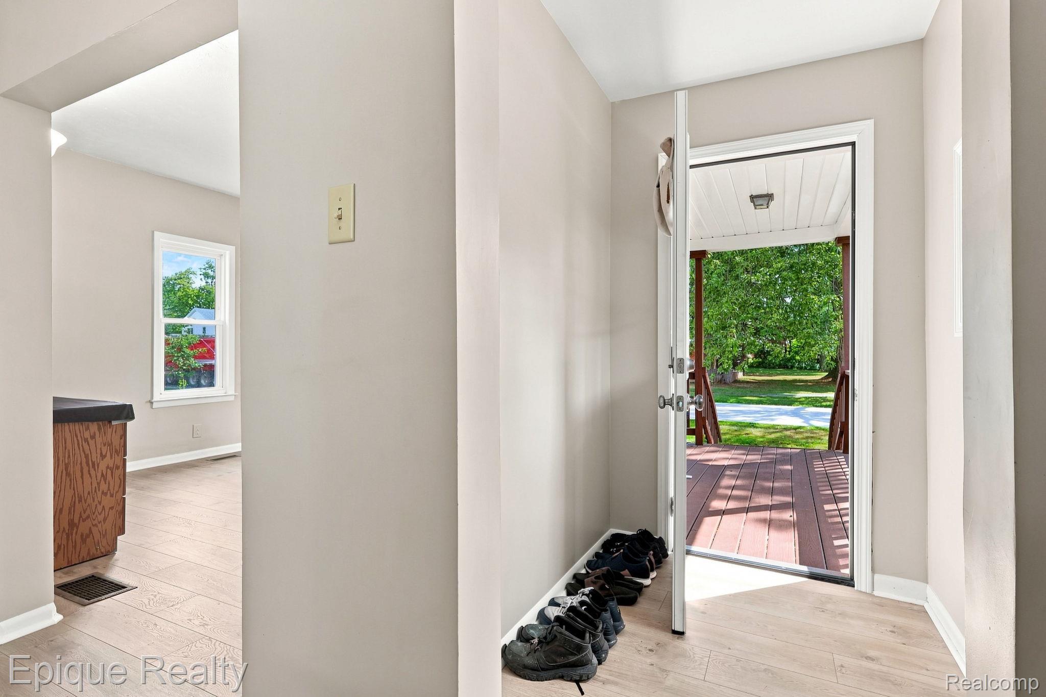 103 N Neeper Street Property Photo 5