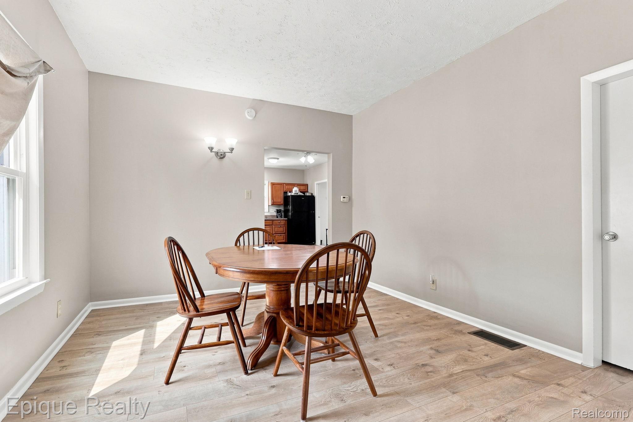 103 N Neeper Street Property Photo 8