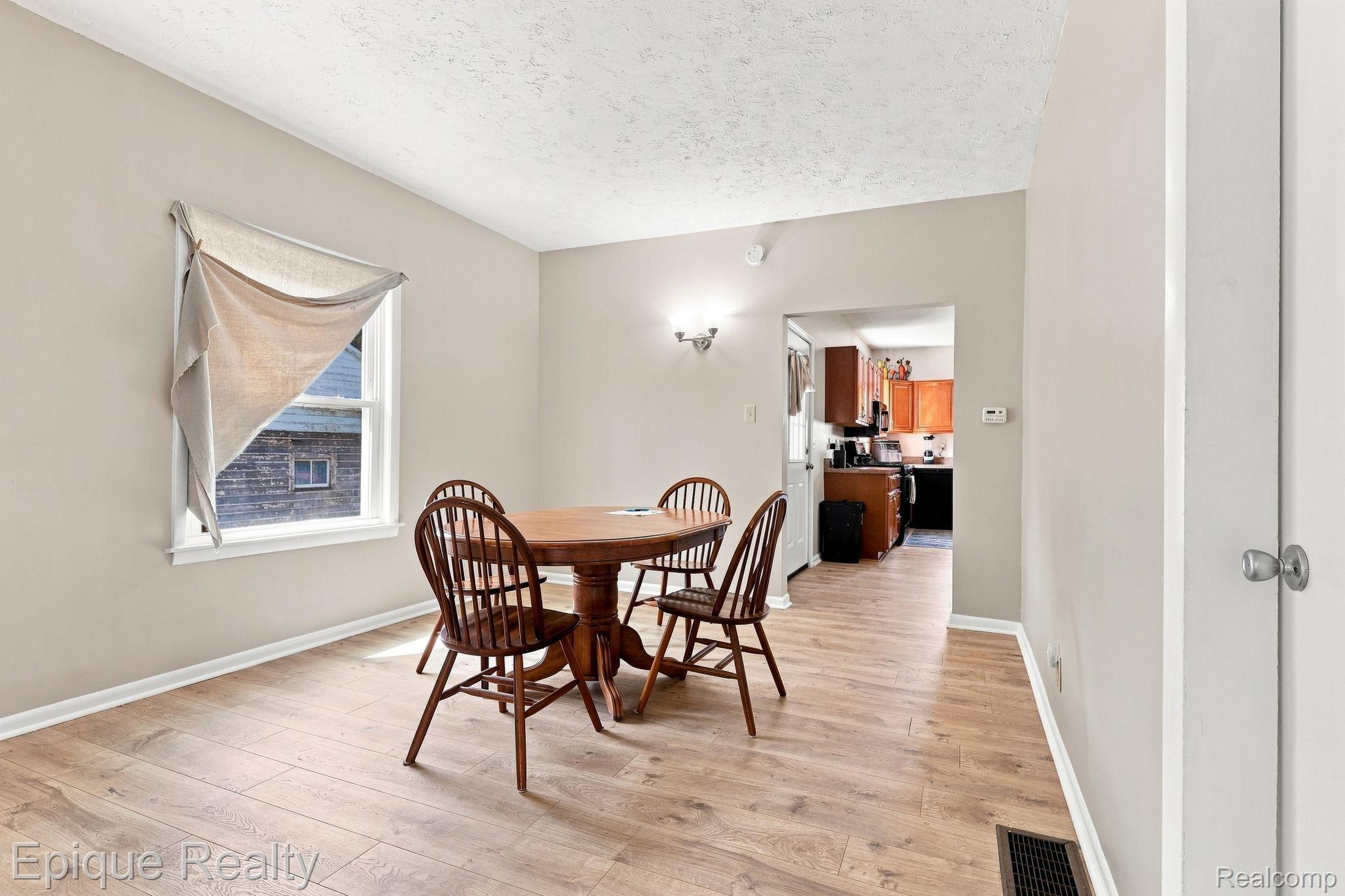 103 N Neeper Street Property Photo 10