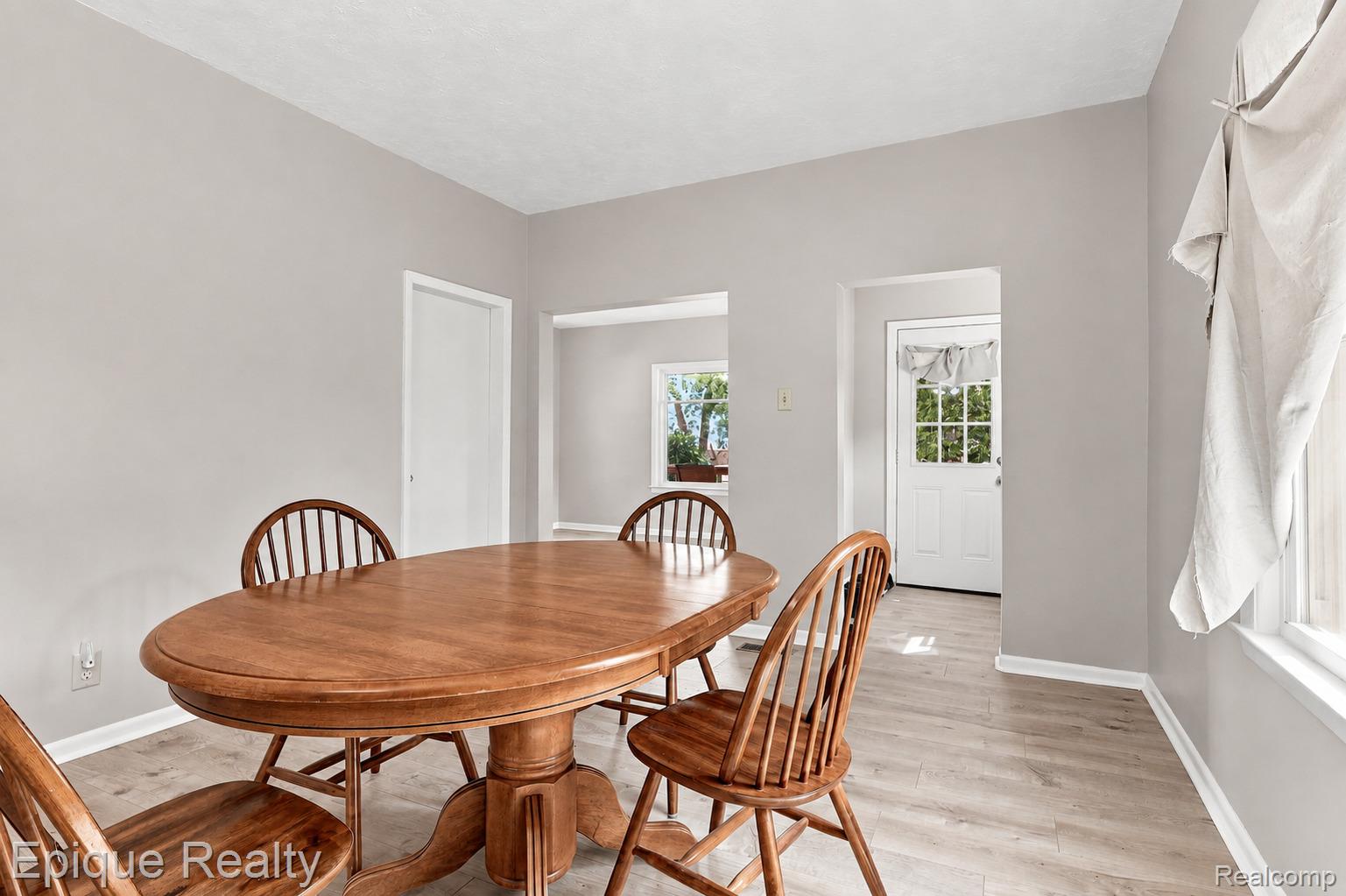 103 N Neeper Street Property Photo 11