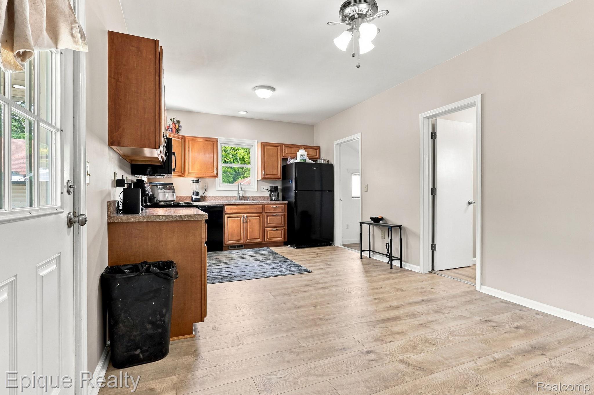 103 N Neeper Street Property Photo 12