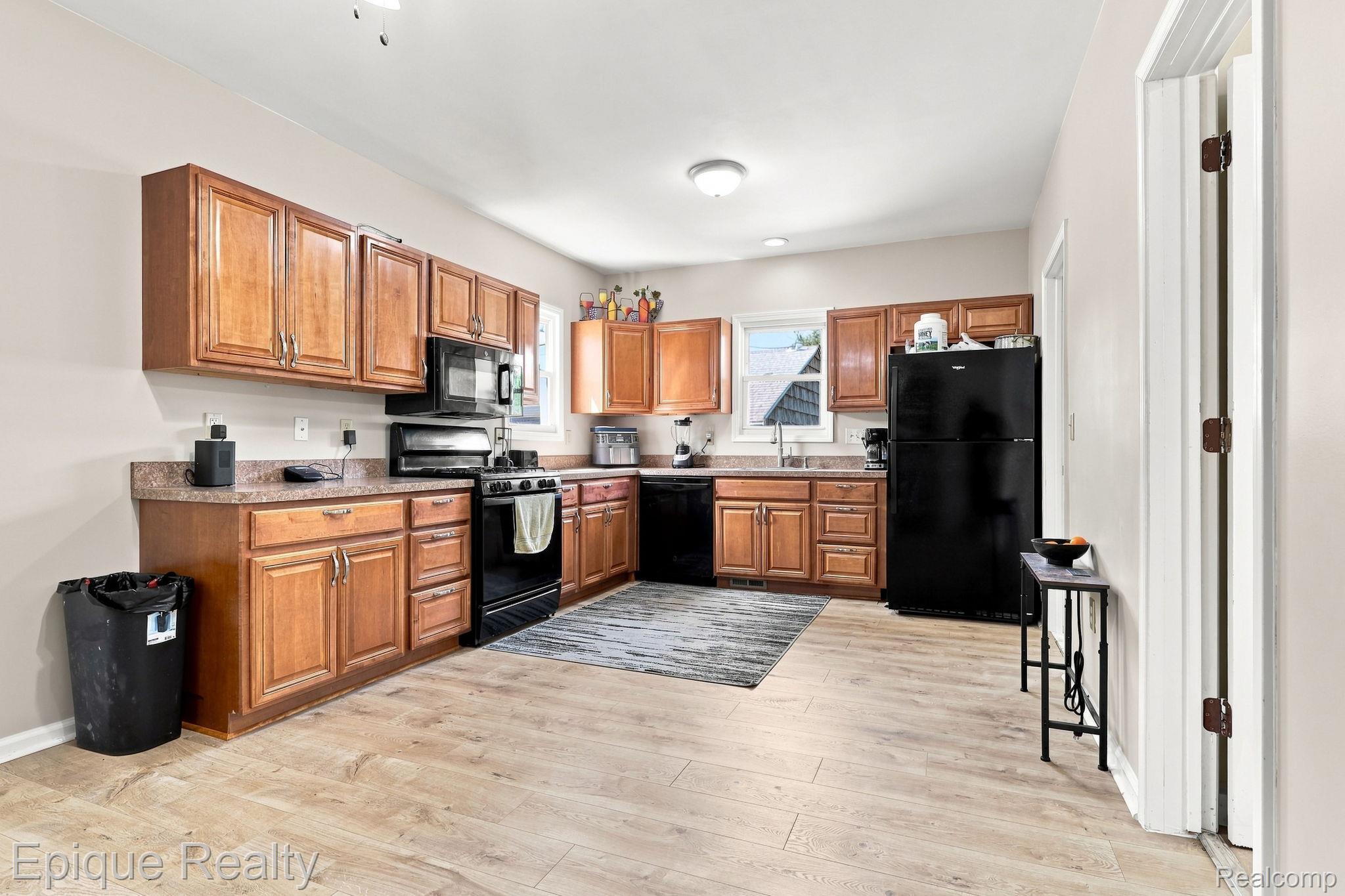 103 N Neeper Street Property Photo 13