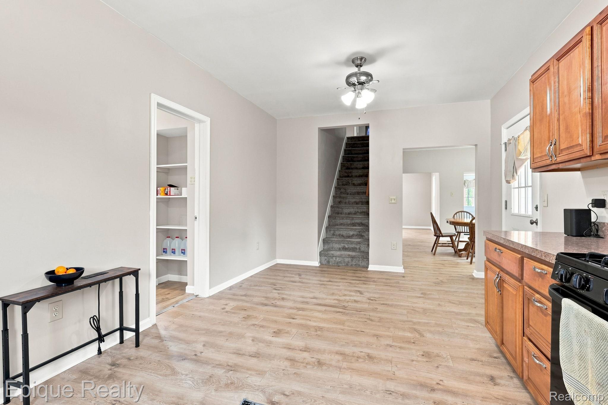 103 N Neeper Street Property Photo 15