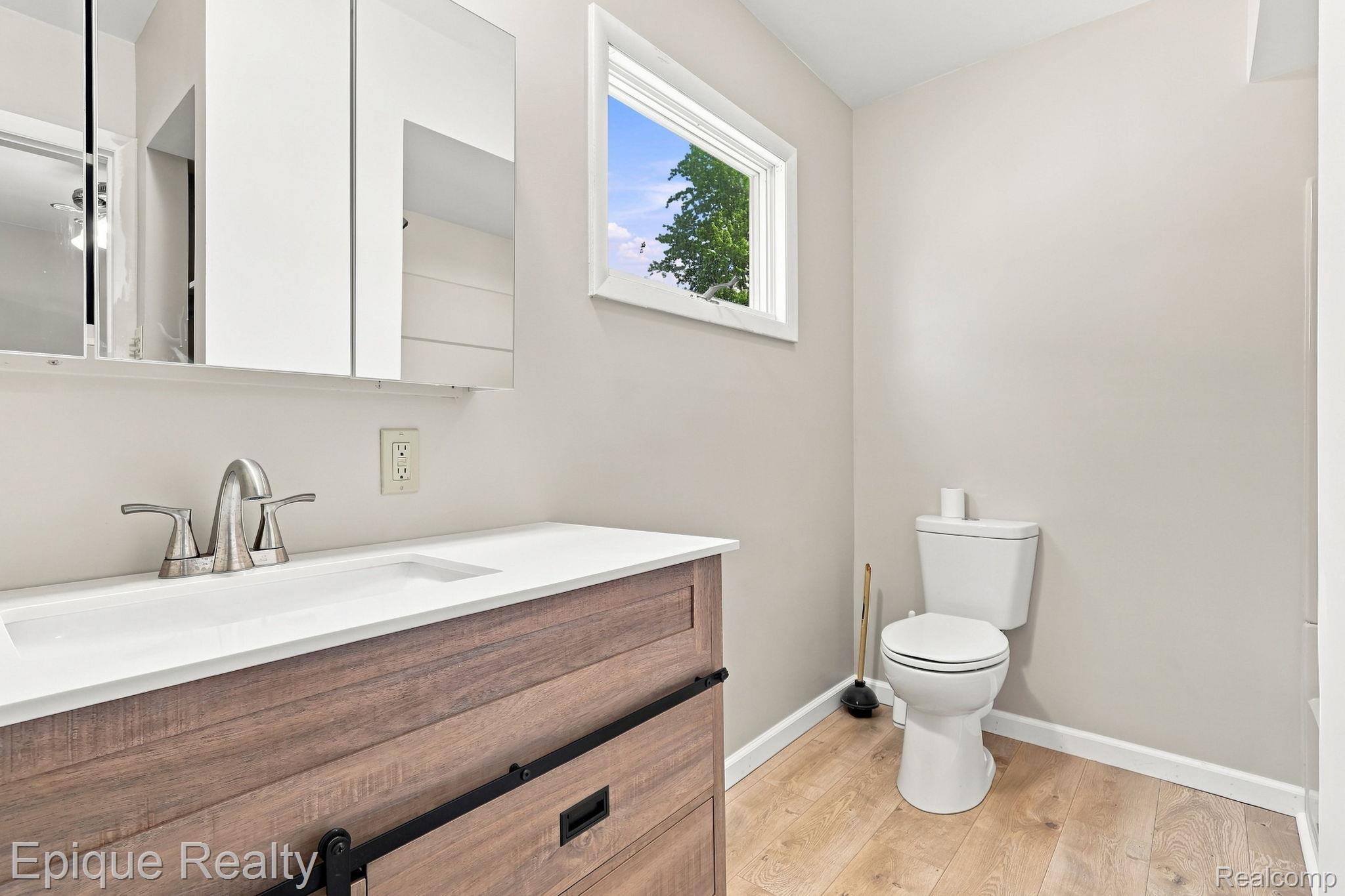 103 N Neeper Street Property Photo 17