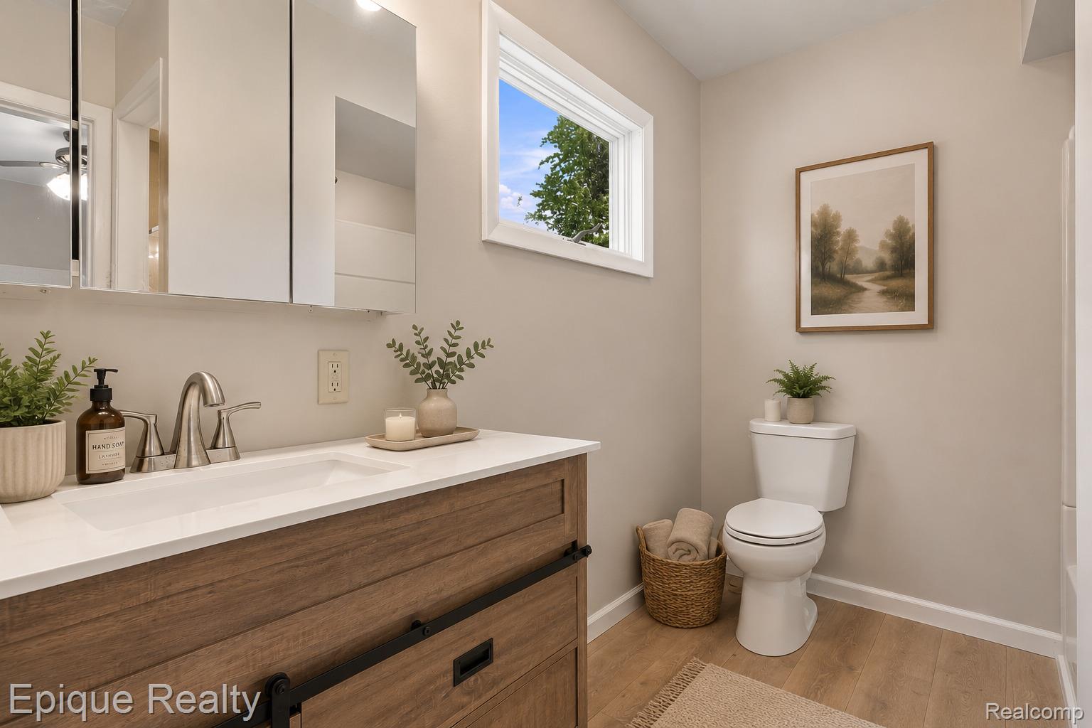 103 N Neeper Street Property Photo 18