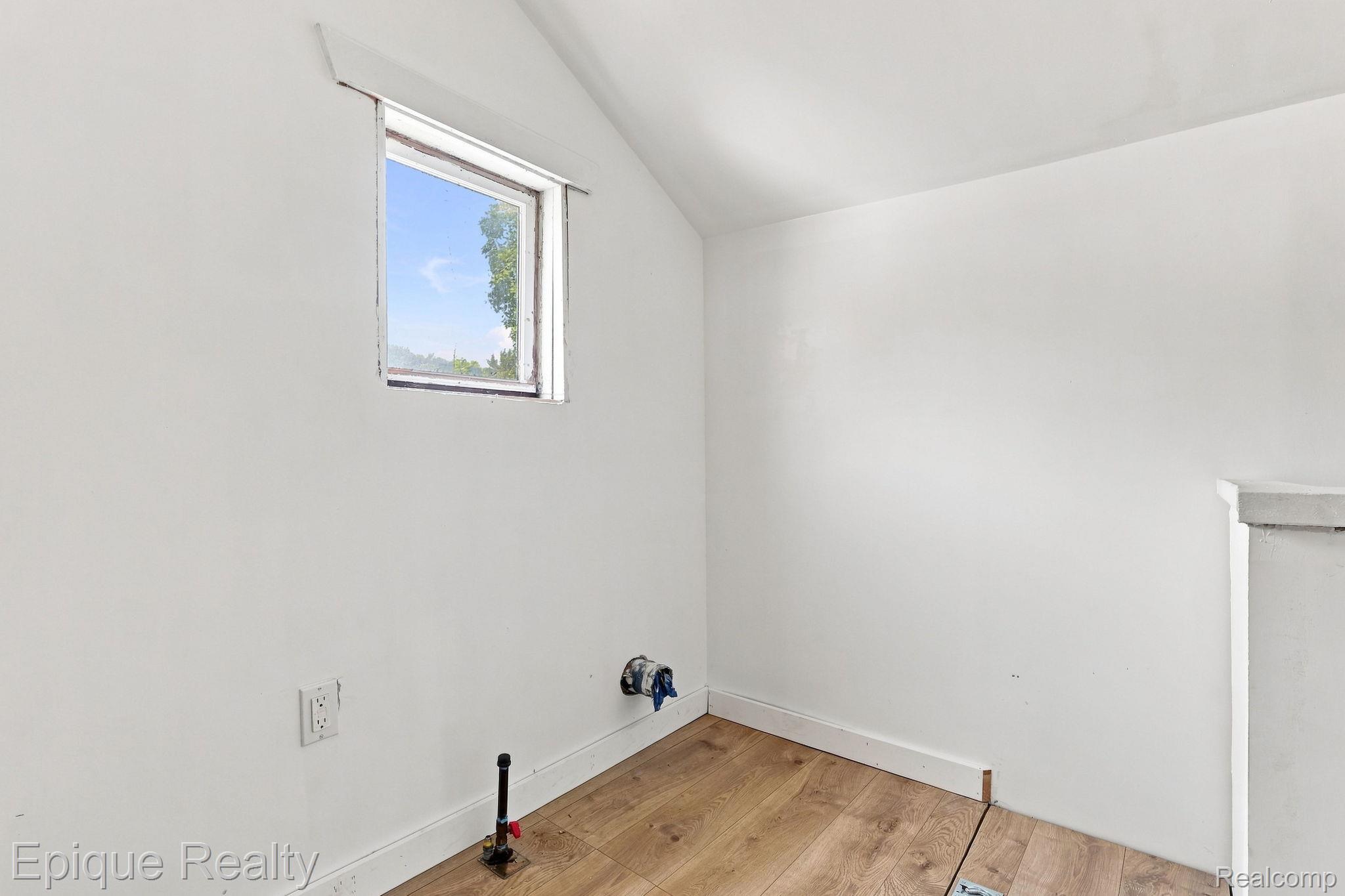 103 N Neeper Street Property Photo 19