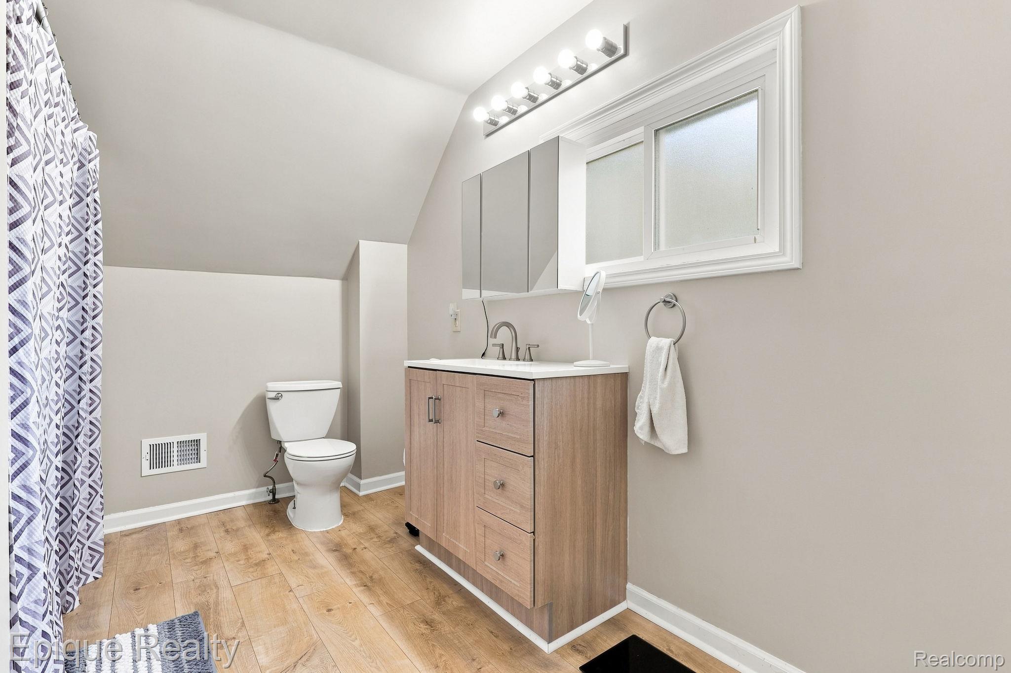 103 N Neeper Street Property Photo 21