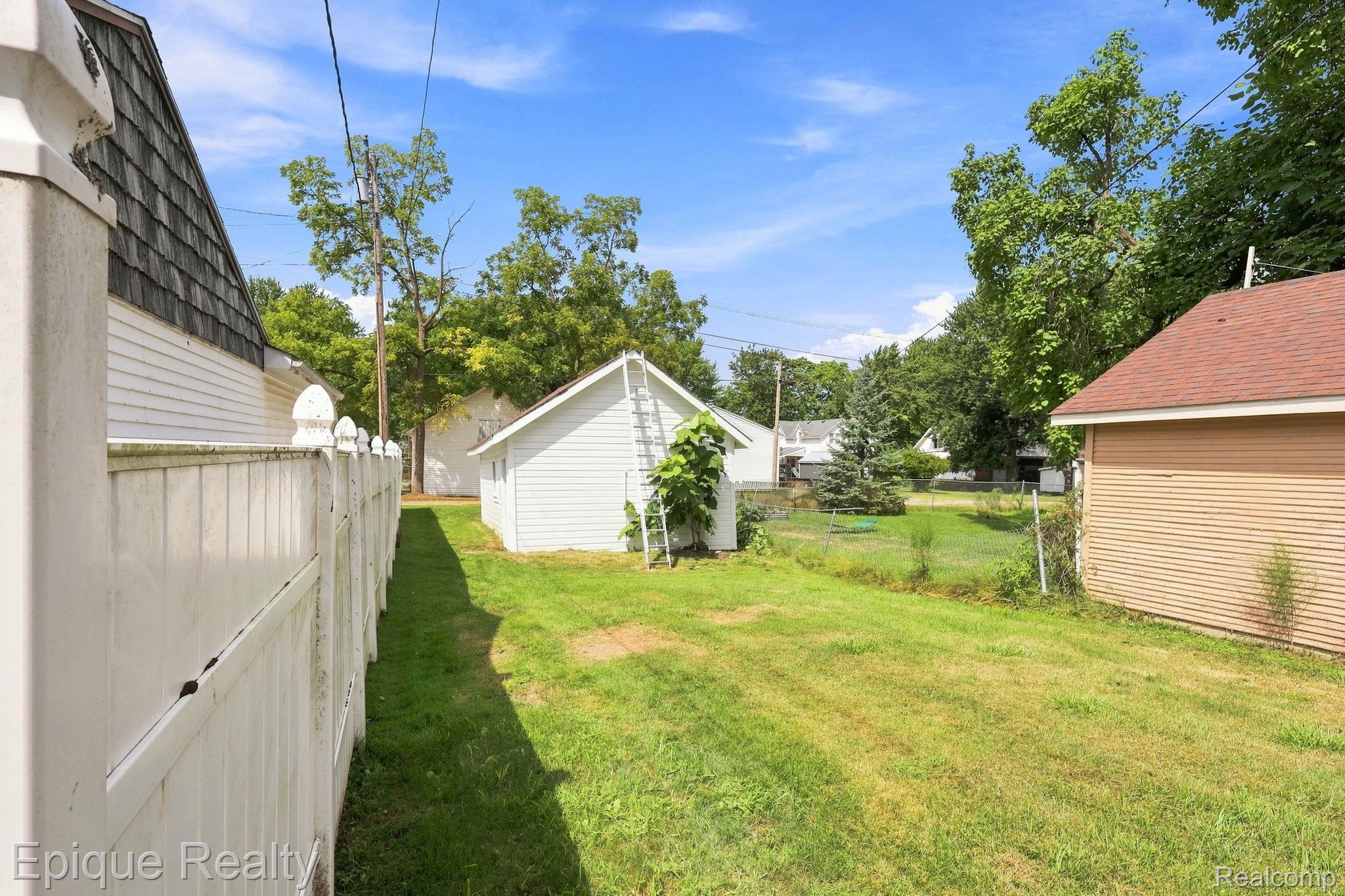 103 N Neeper Street Property Photo 28