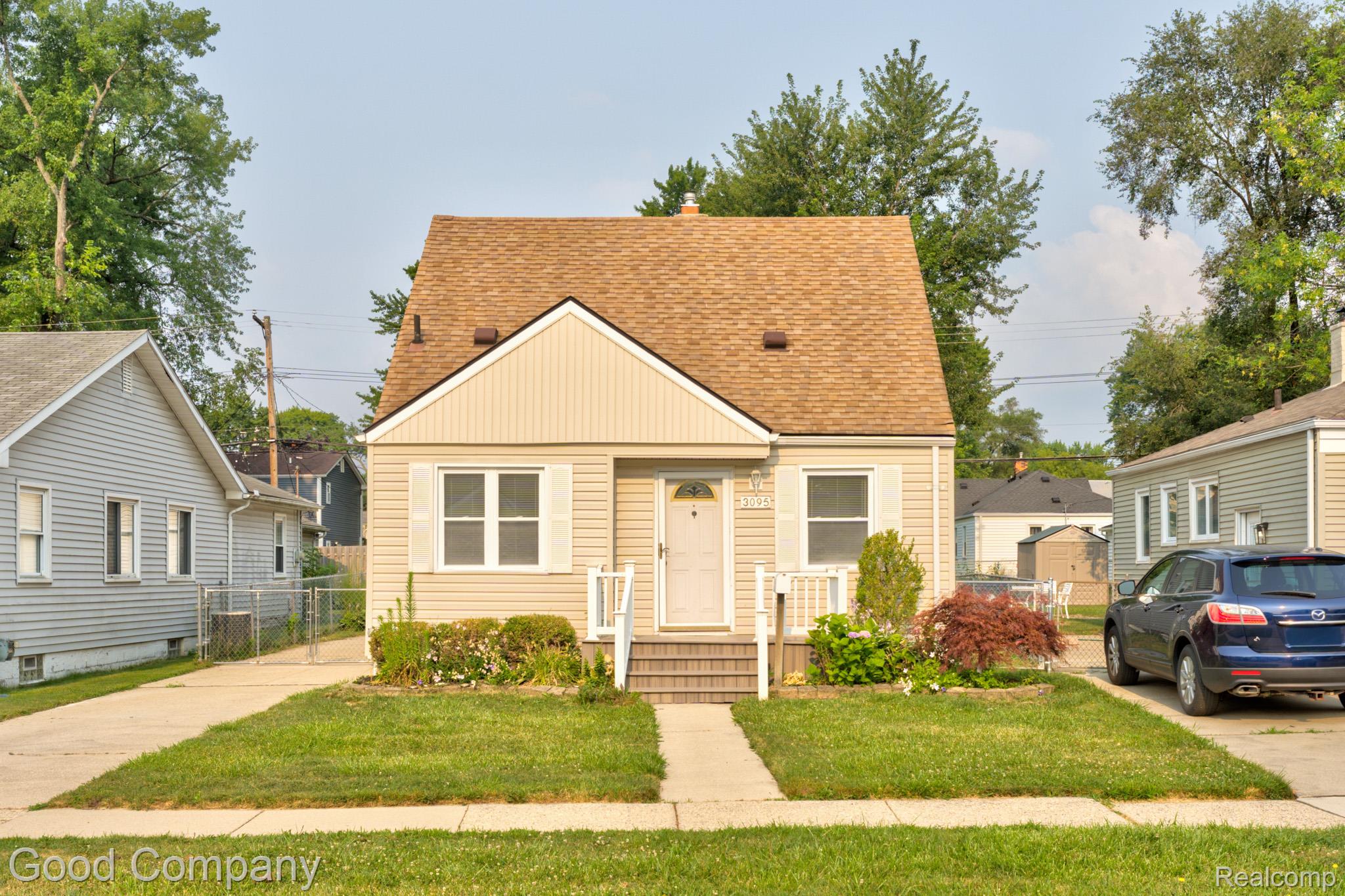 3095 Buckingham Avenue Property Photo 1