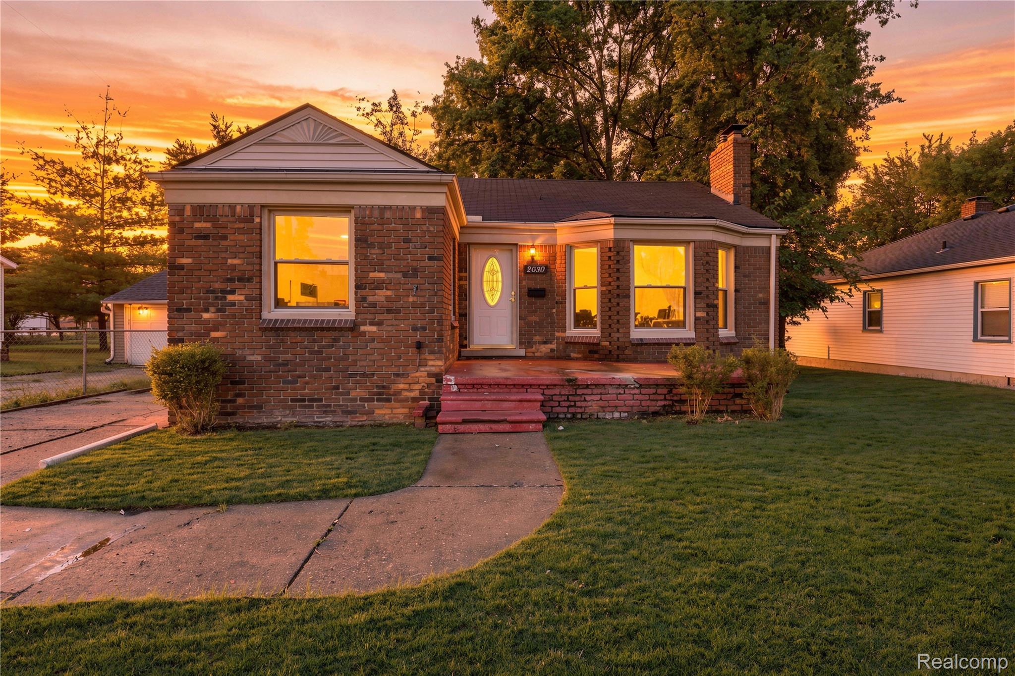 21927 Curie Avenue Property Photo 3