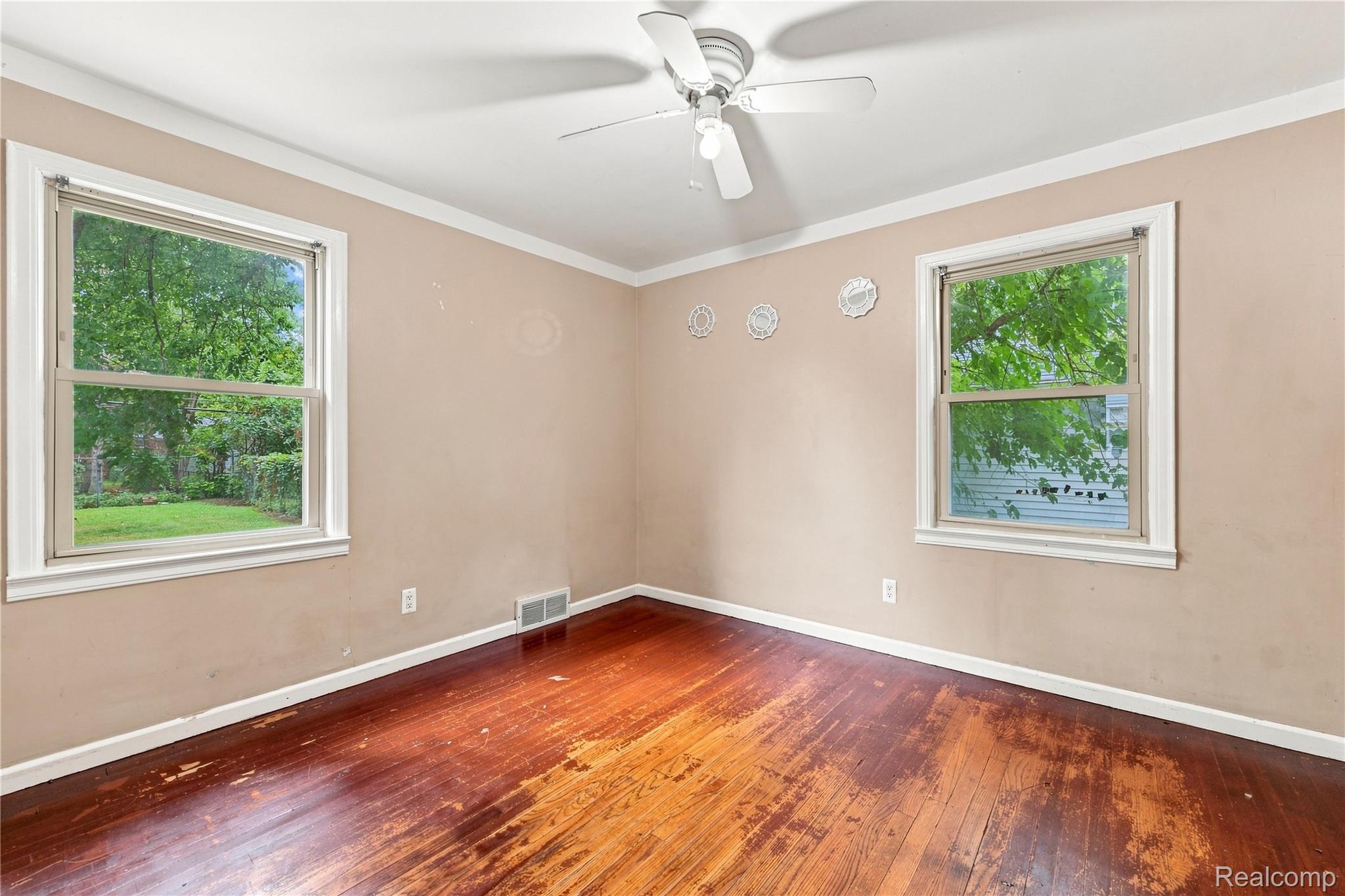 21927 Curie Avenue Property Photo 9