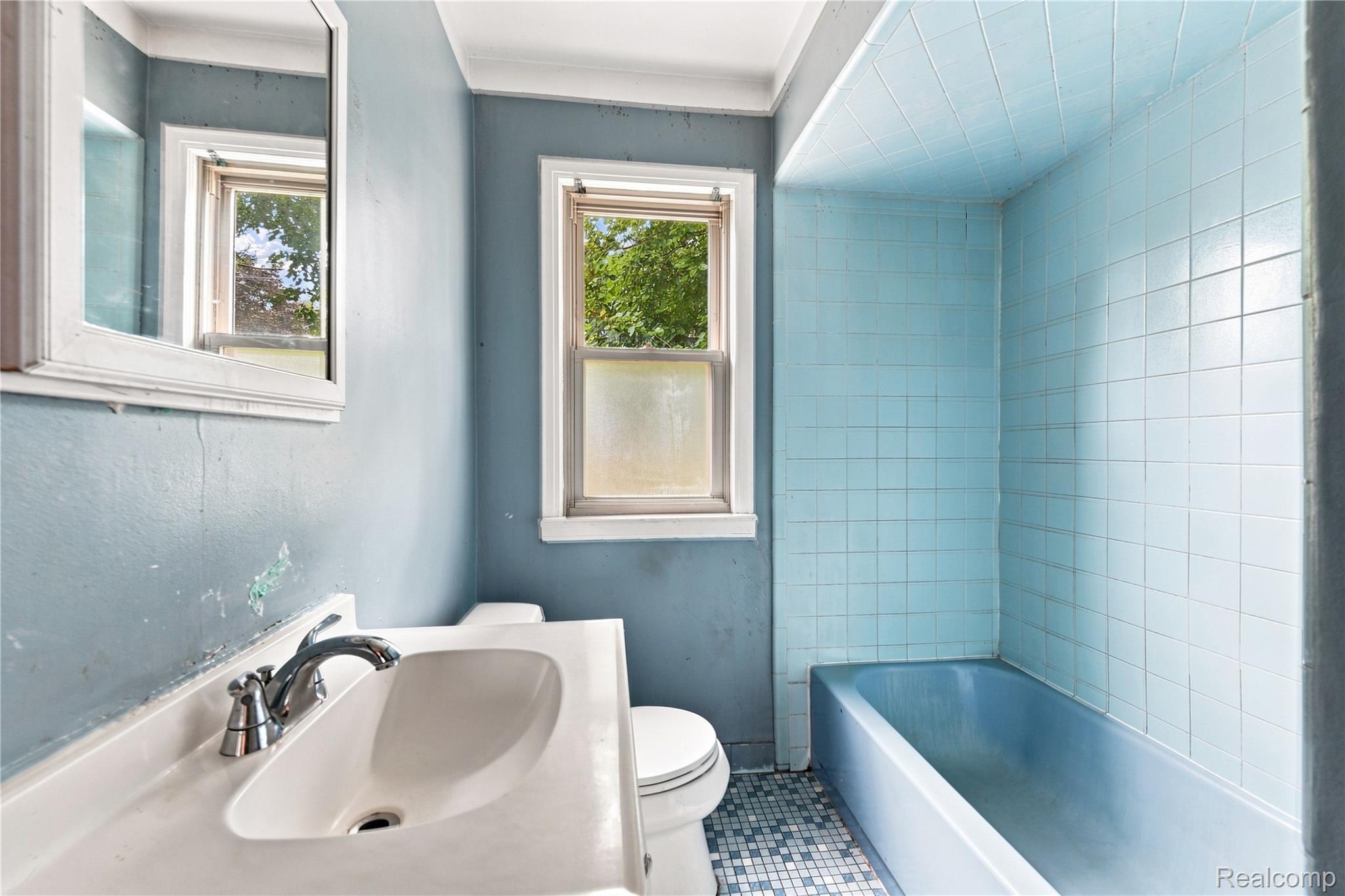 21927 Curie Avenue Property Photo 13