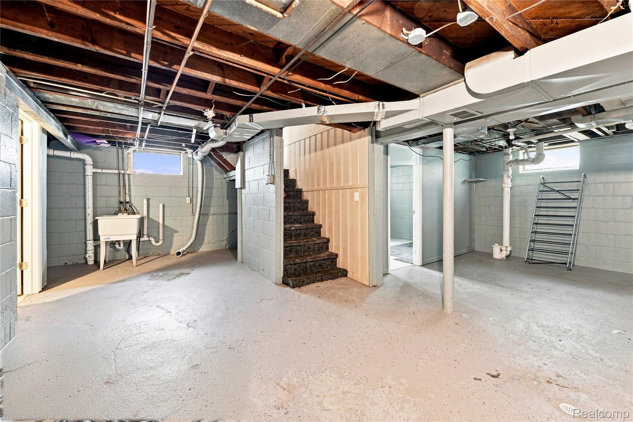 21927 Curie Avenue Property Photo 16