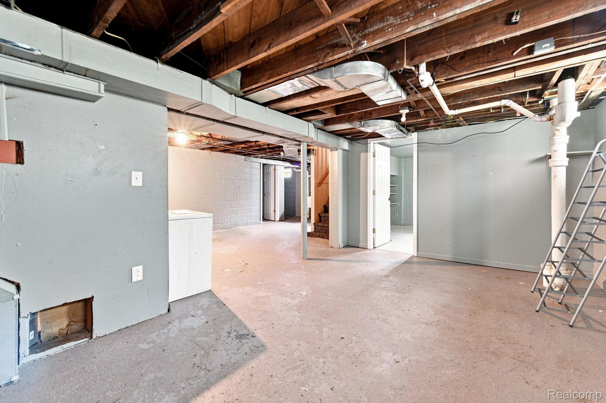 21927 Curie Avenue Property Photo 18