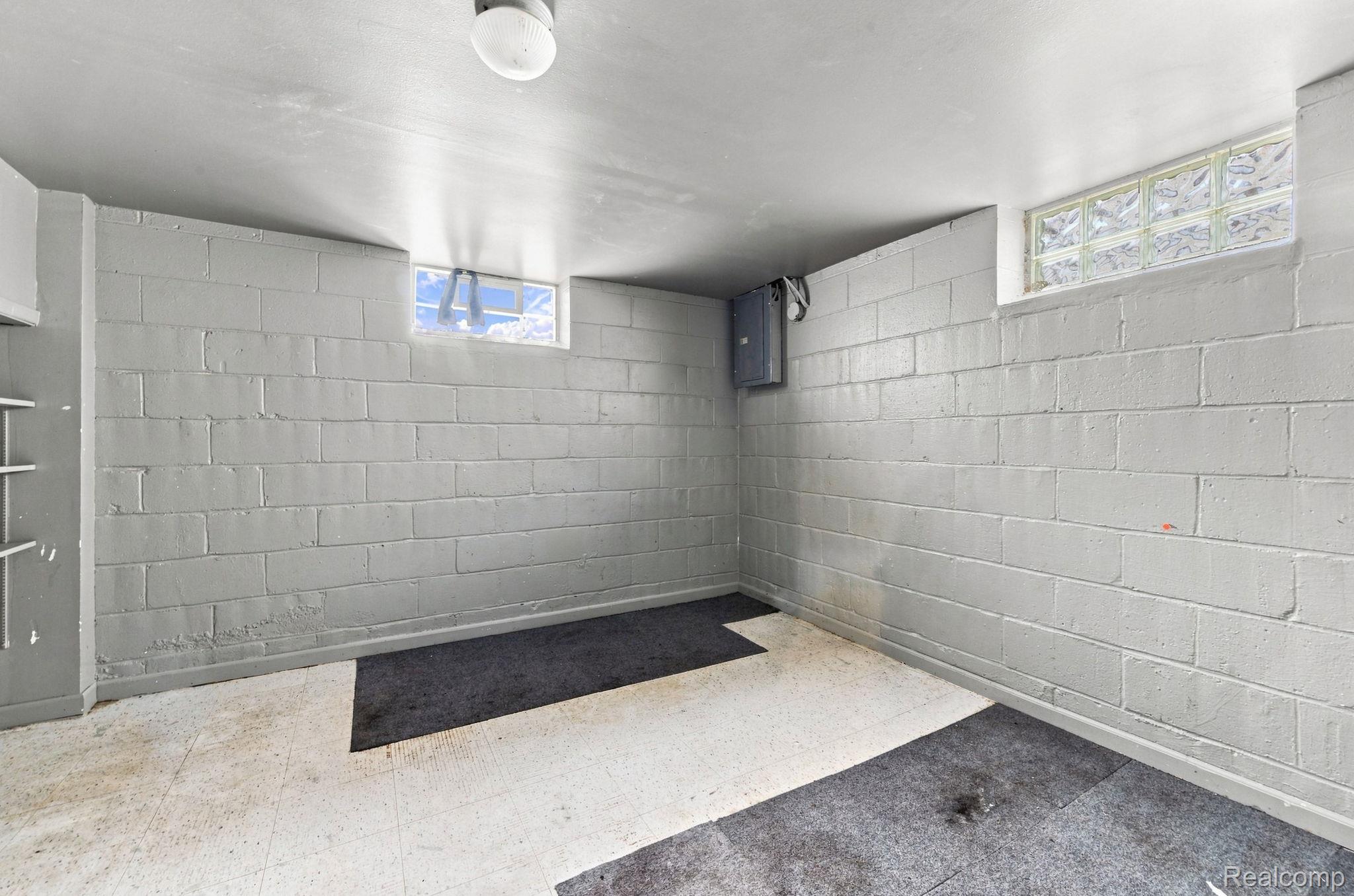 21927 Curie Avenue Property Photo 19