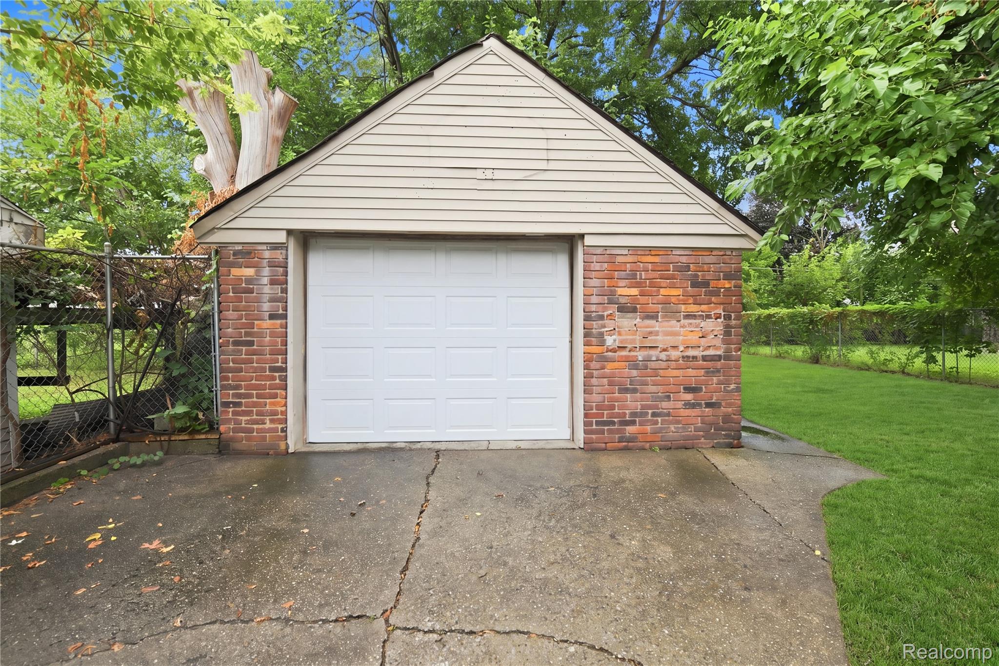 21927 Curie Avenue Property Photo 22