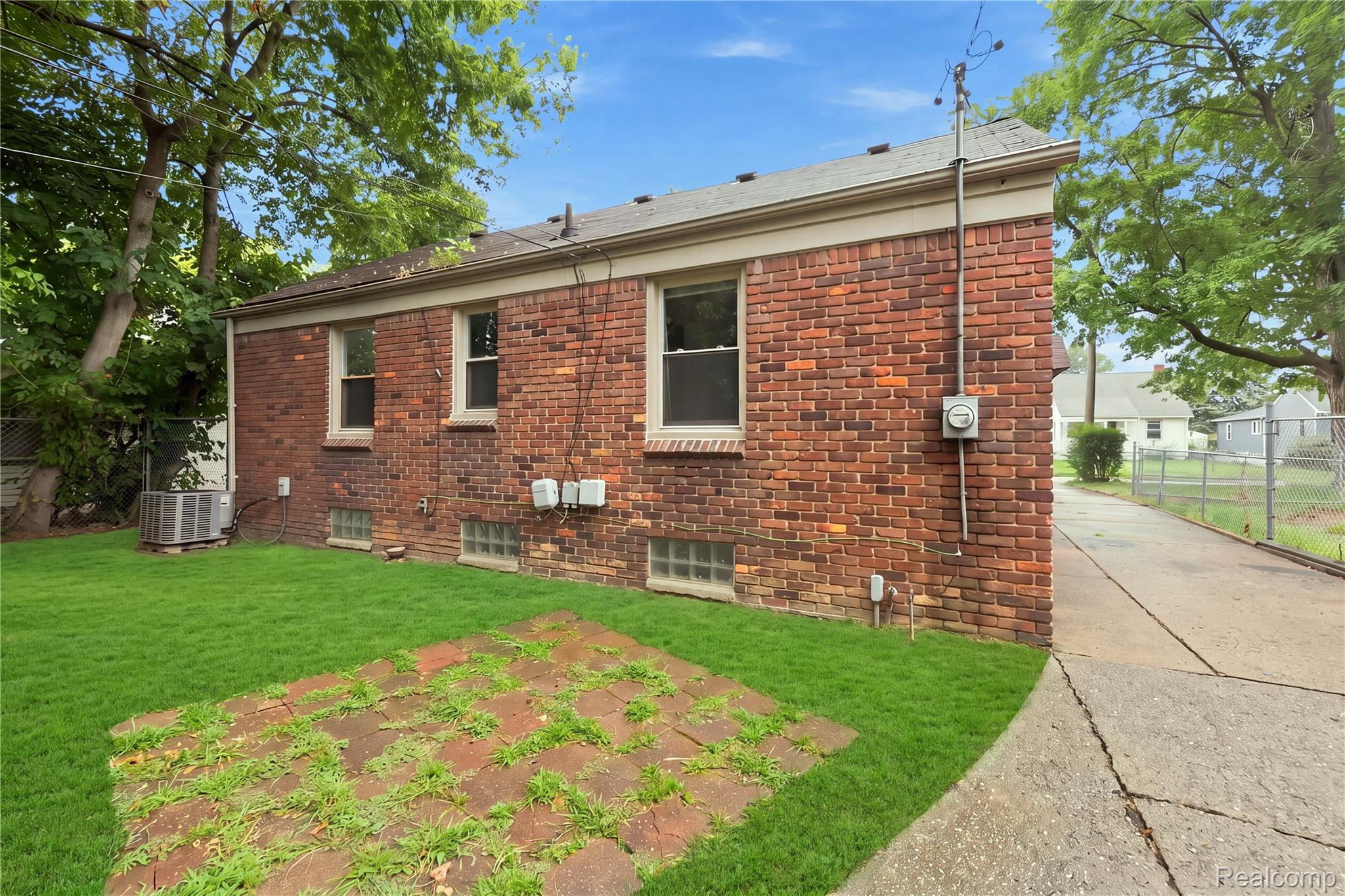 21927 Curie Avenue Property Photo 23