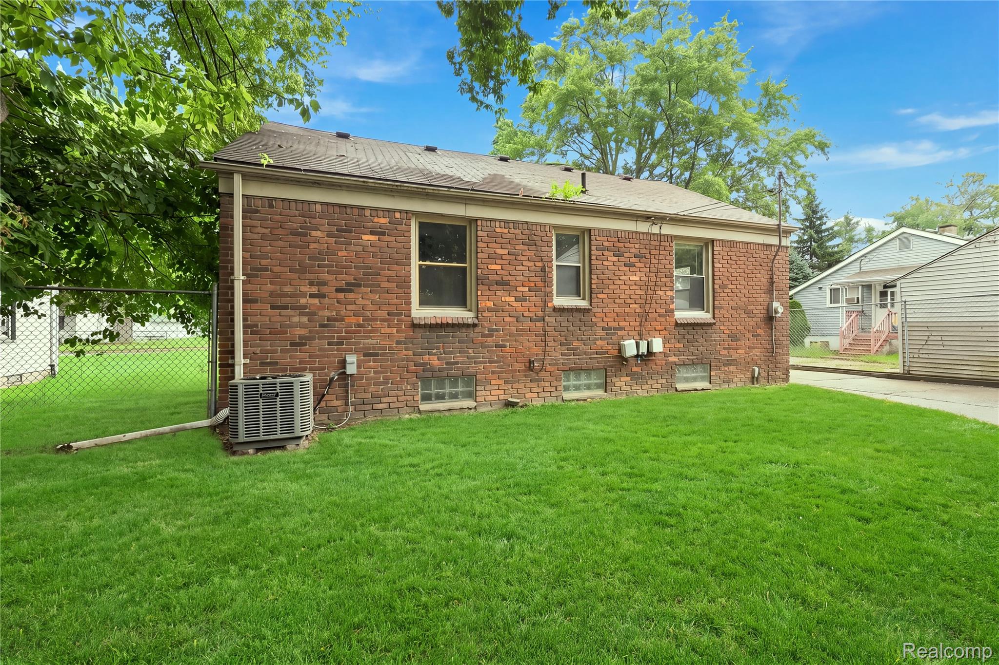 21927 Curie Avenue Property Photo 25