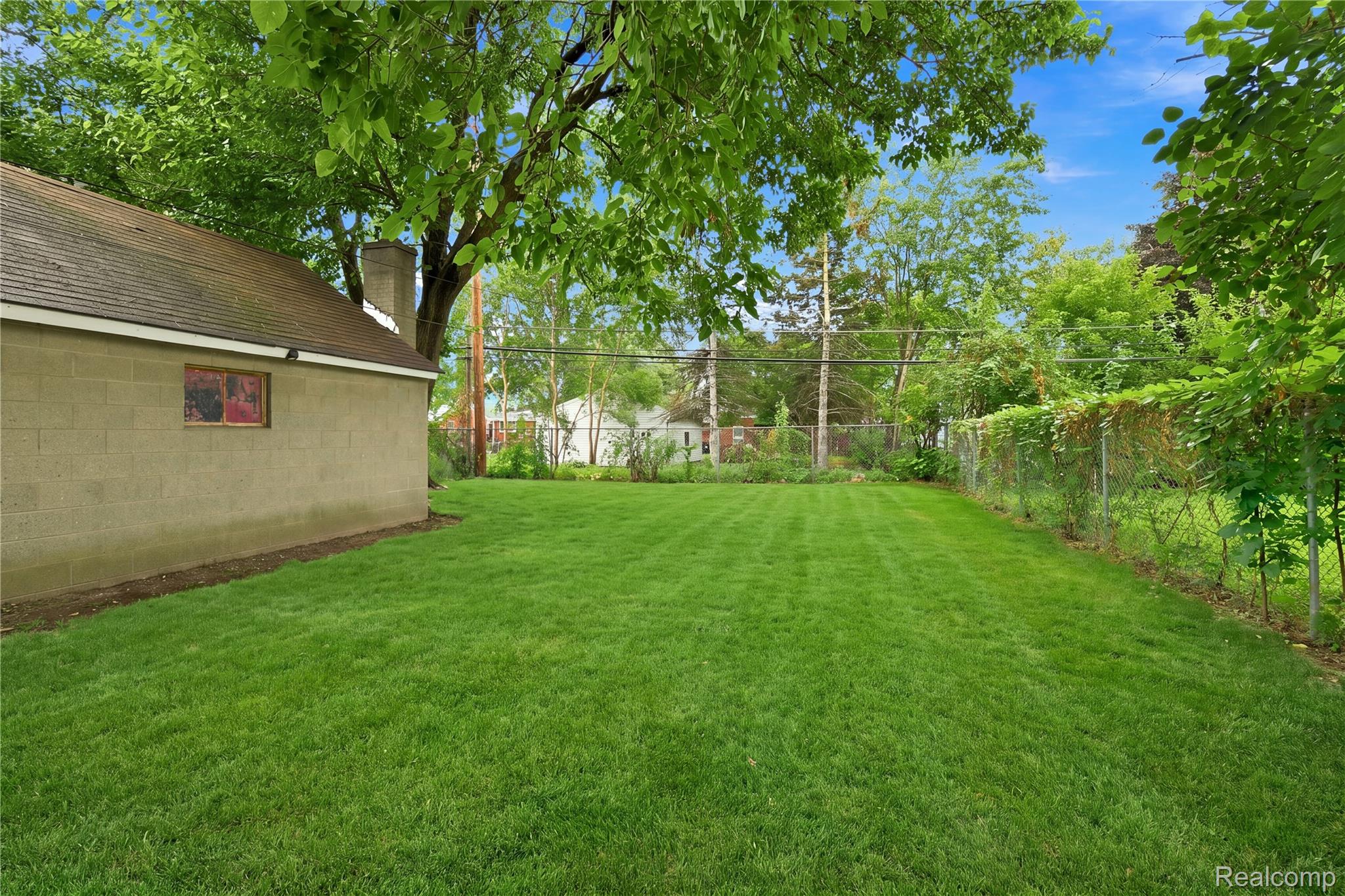 21927 Curie Avenue Property Photo 26