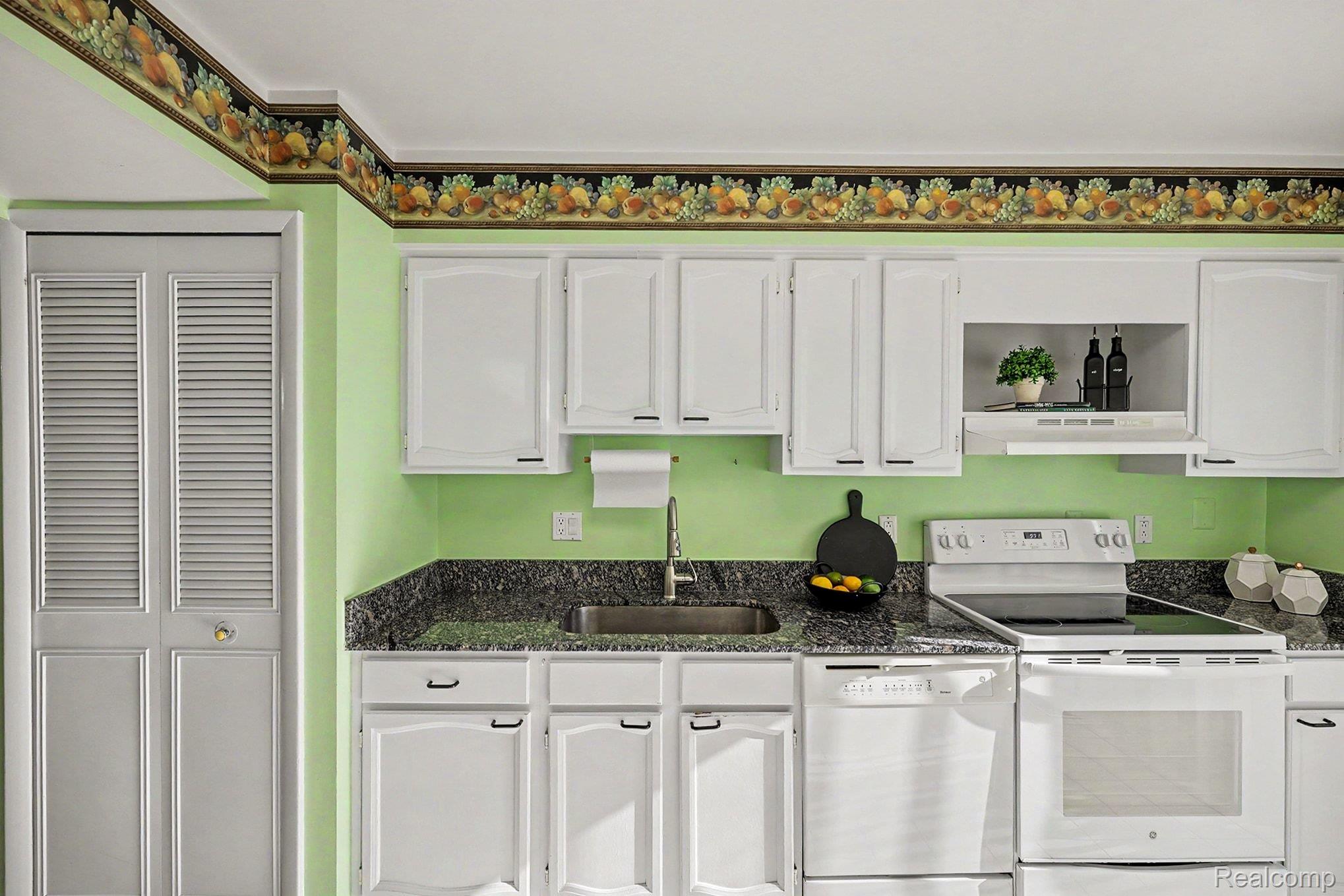 7320 Balsam Court Property Photo 11