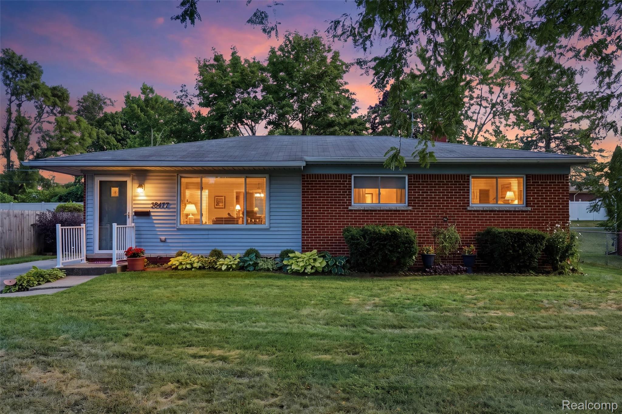 38477 Ann Arbor Trail Property Photo 1