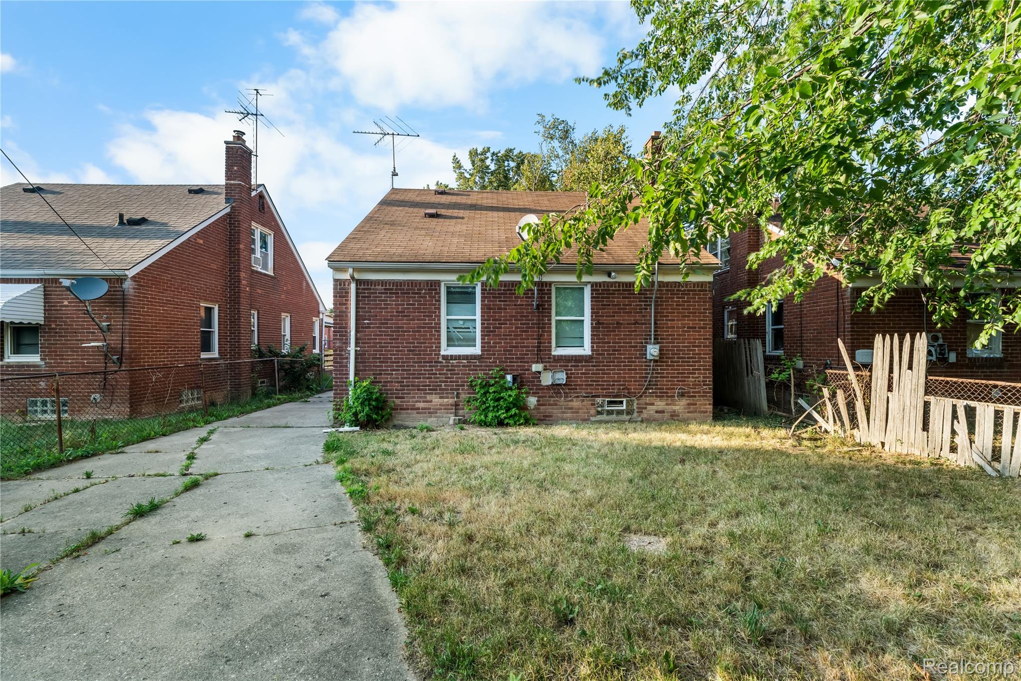 14072 Carlisle Street Property Photo 9