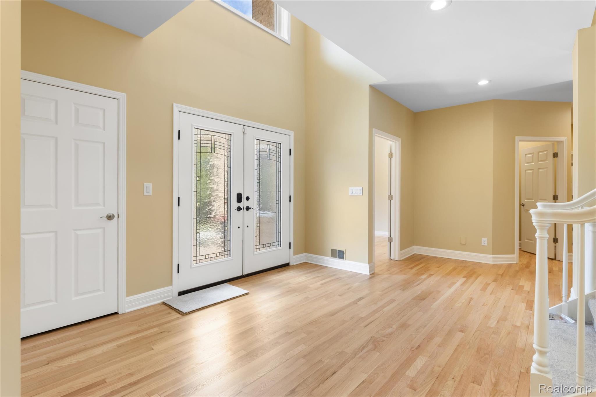 5593 Warrenshire Drive Property Photo 2