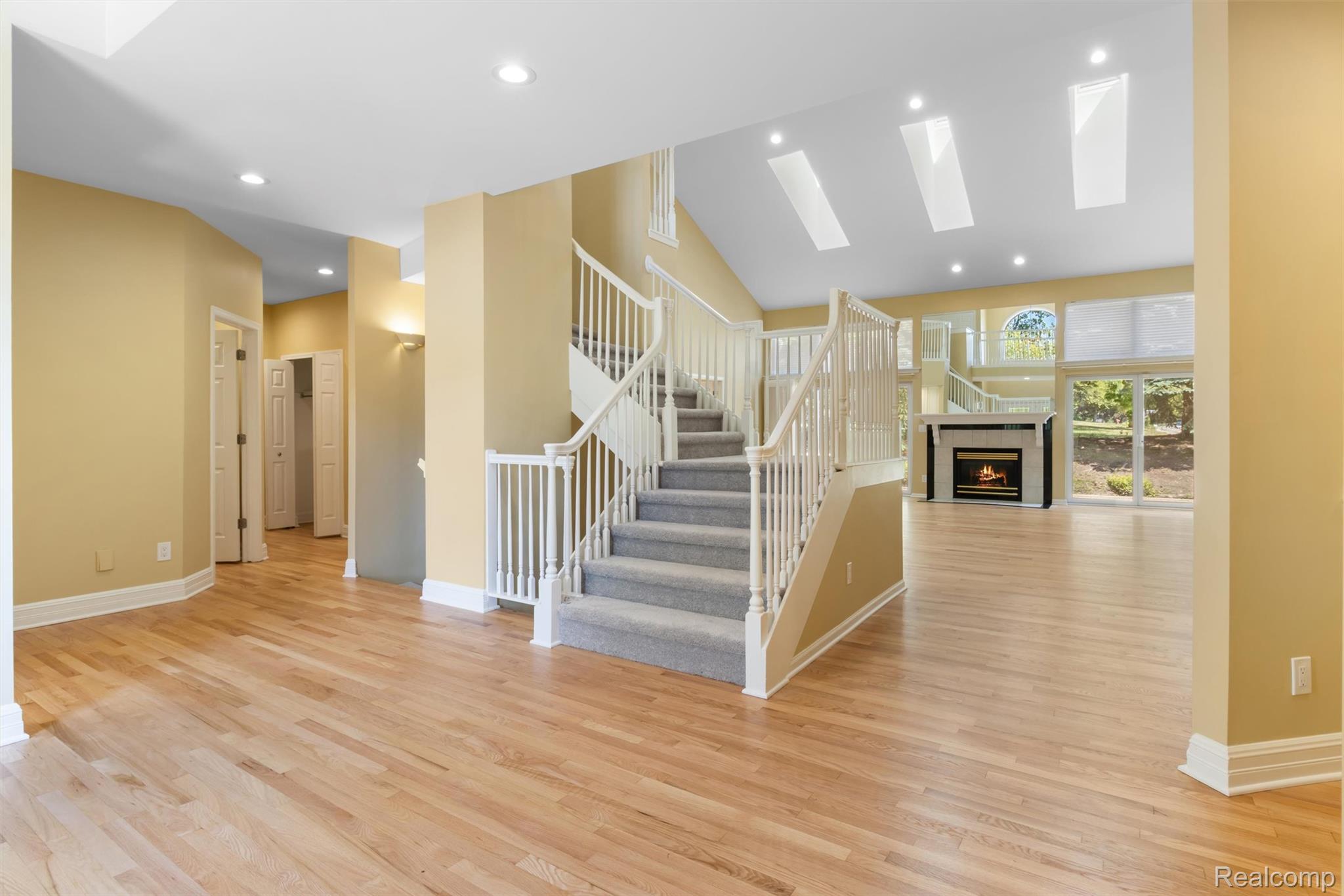 5593 Warrenshire Drive Property Photo 3