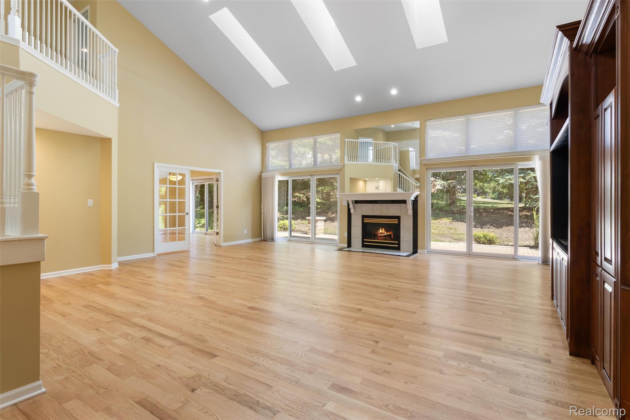 5593 Warrenshire Drive Property Photo 4