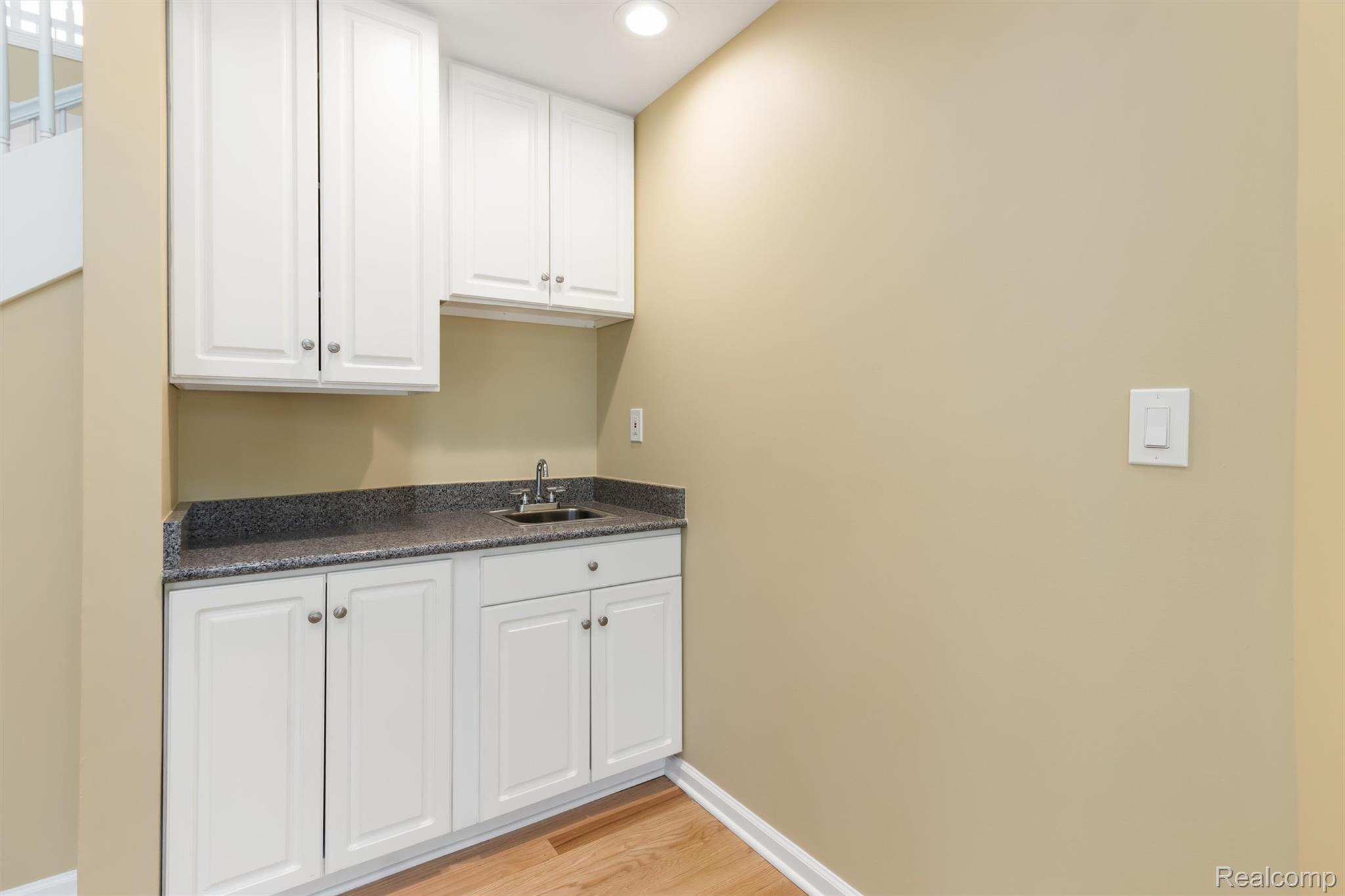 5593 Warrenshire Drive Property Photo 7