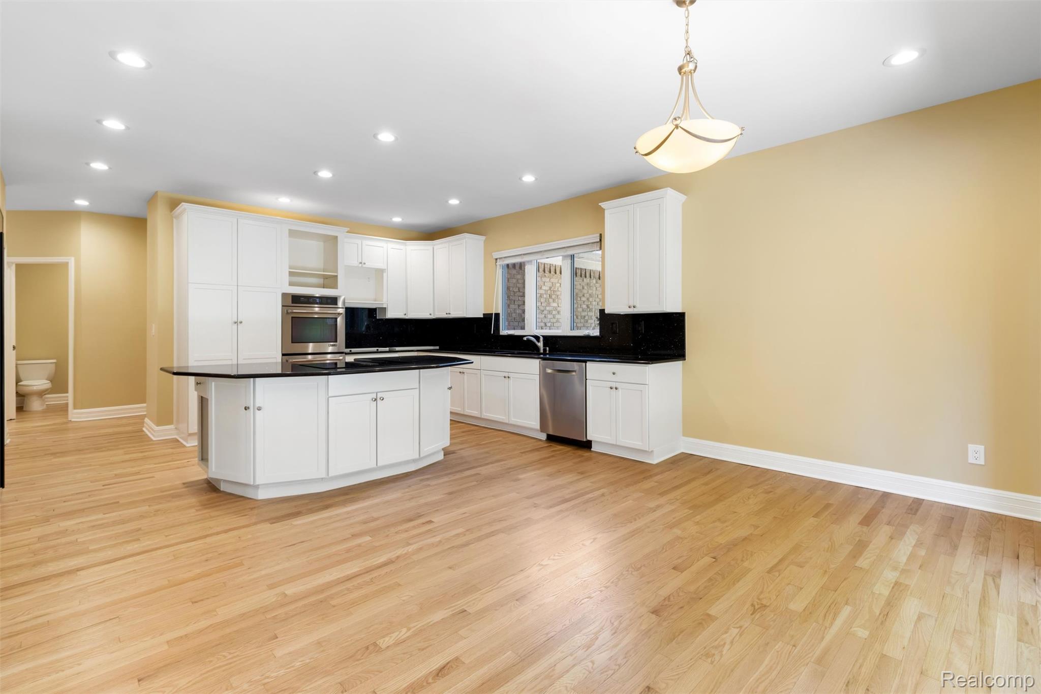 5593 Warrenshire Drive Property Photo 10