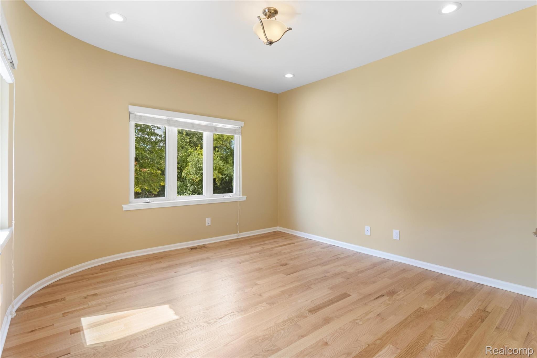 5593 Warrenshire Drive Property Photo 15