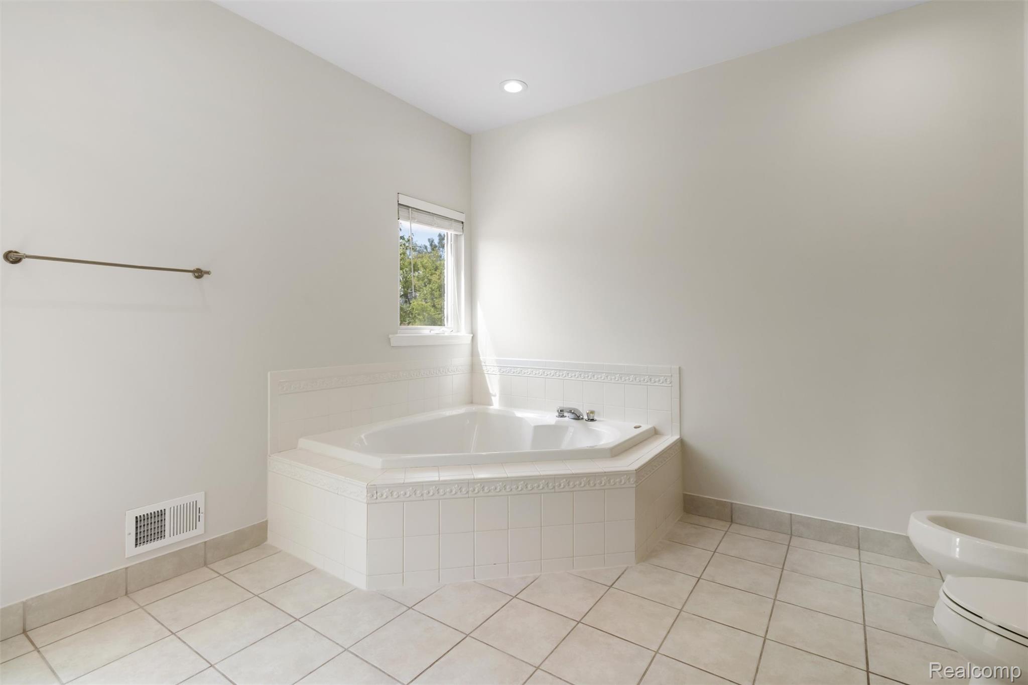 5593 Warrenshire Drive Property Photo 22